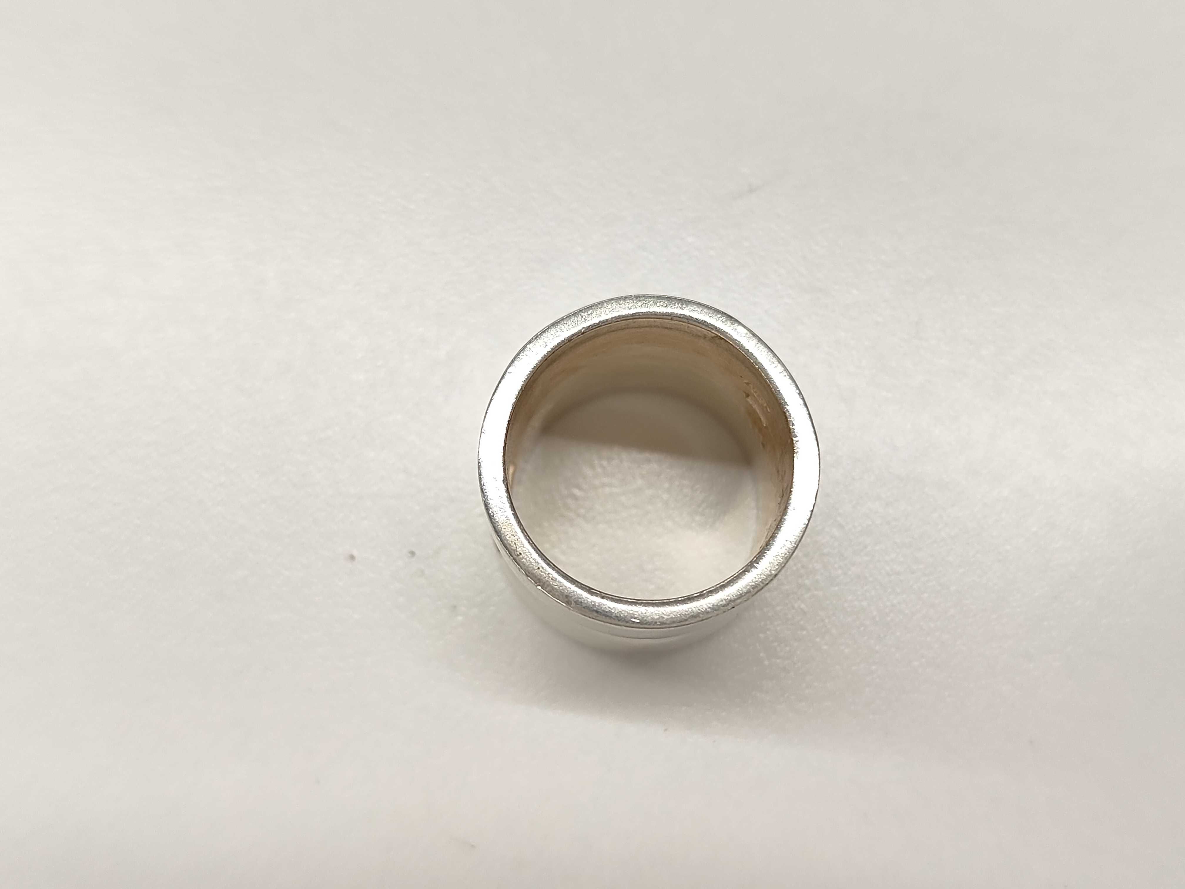 logo ring — view 6