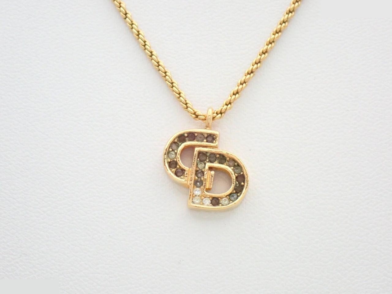 necklace, chain approximately 43cm