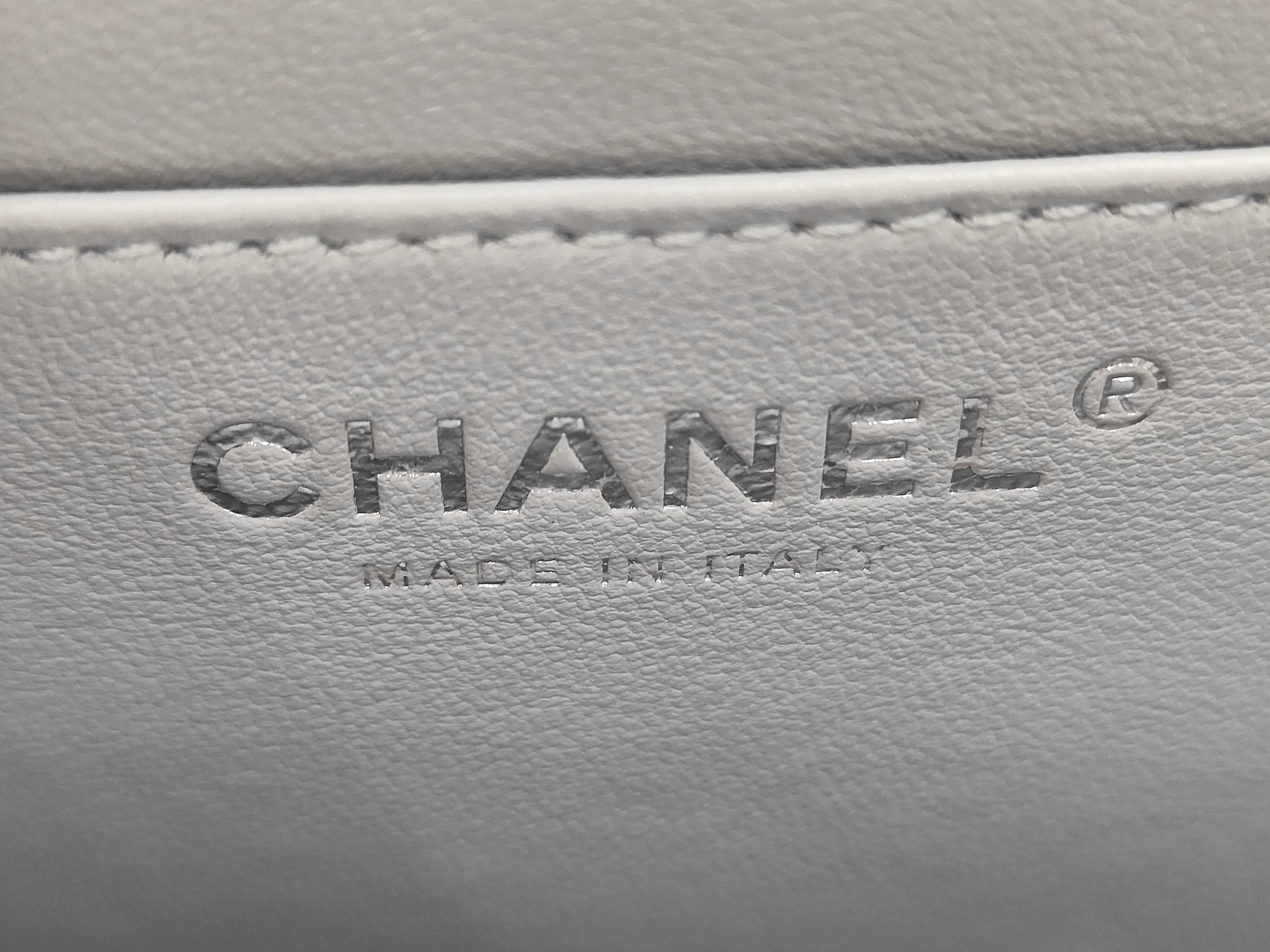 Single Flap Caviar Silver Shoulder Bag — view 11