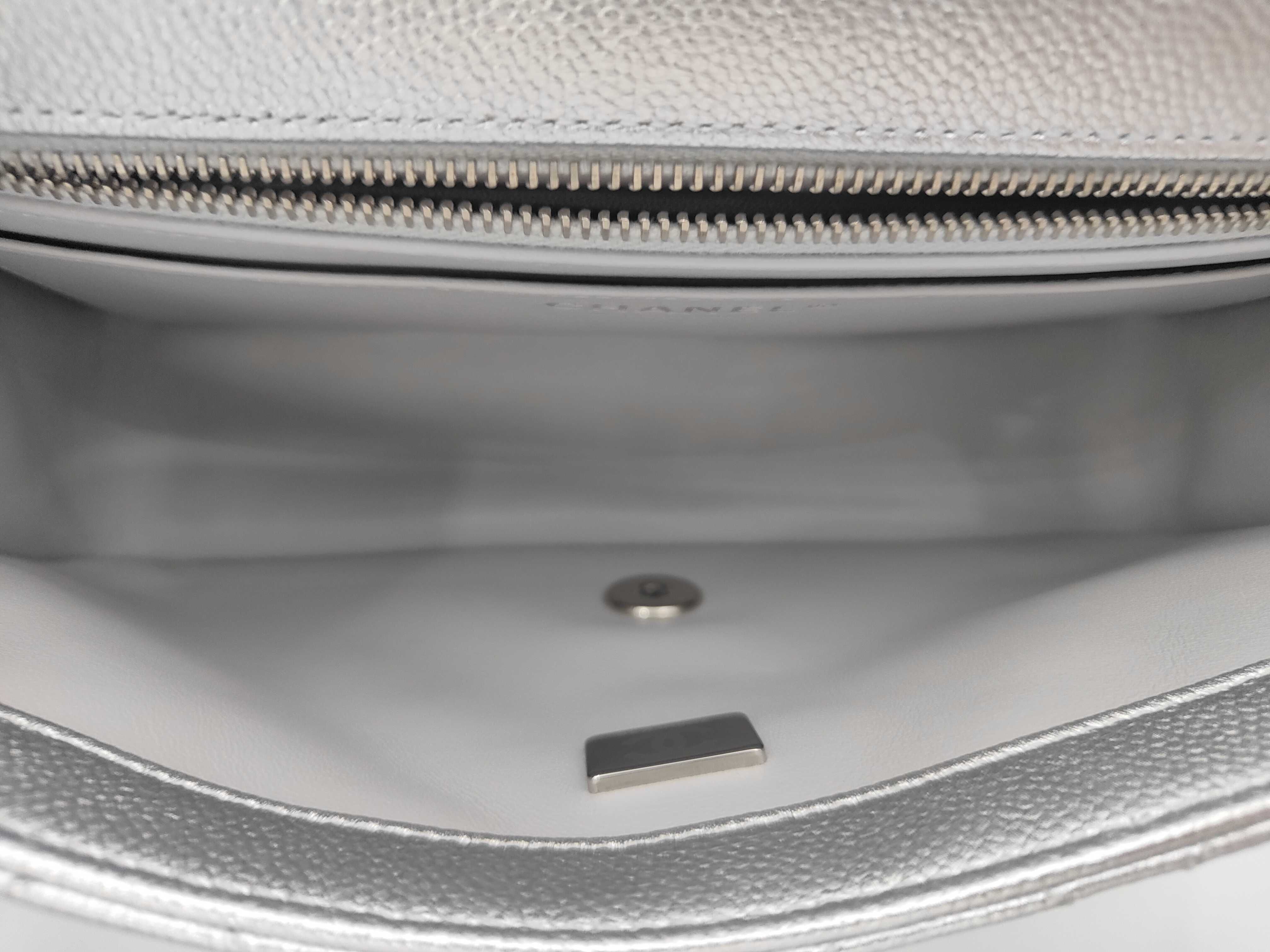 Single Flap Caviar Silver Shoulder Bag — view 8