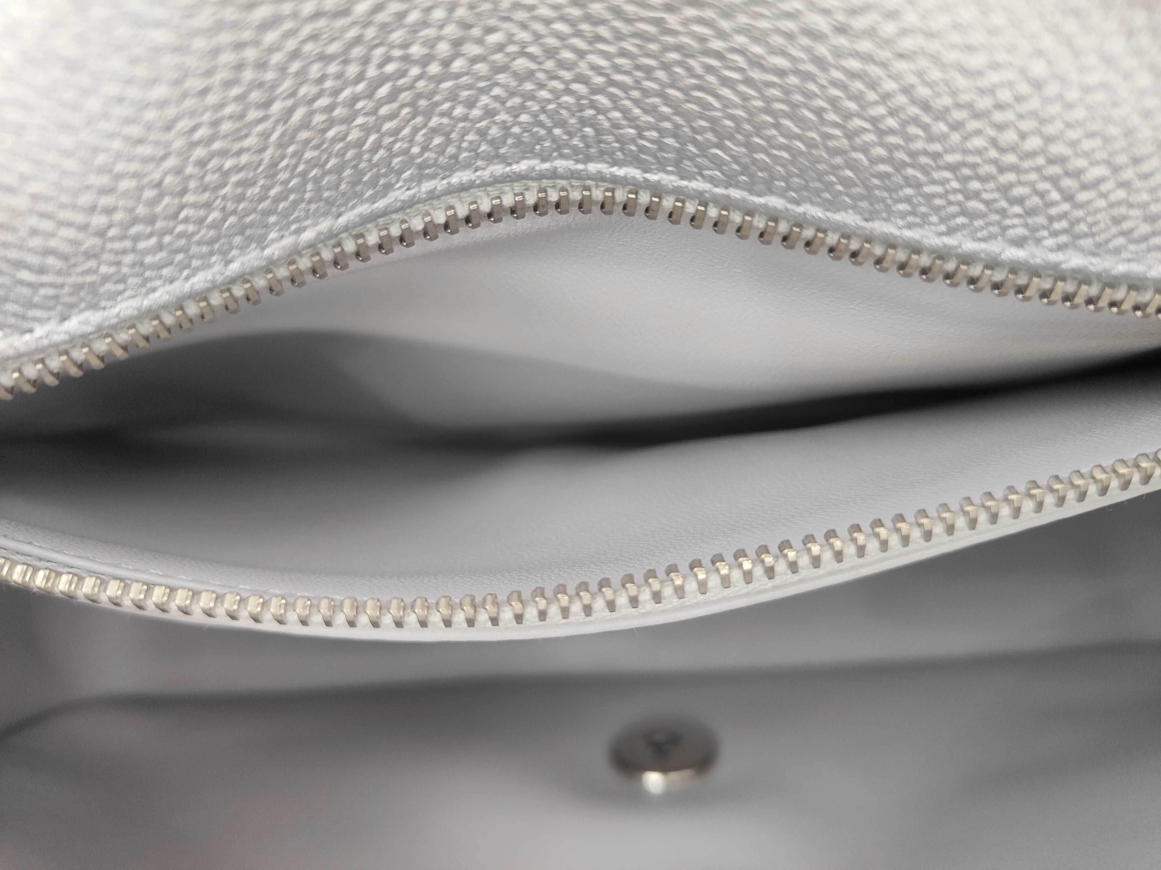 Single Flap Caviar Silver Shoulder Bag — view 9