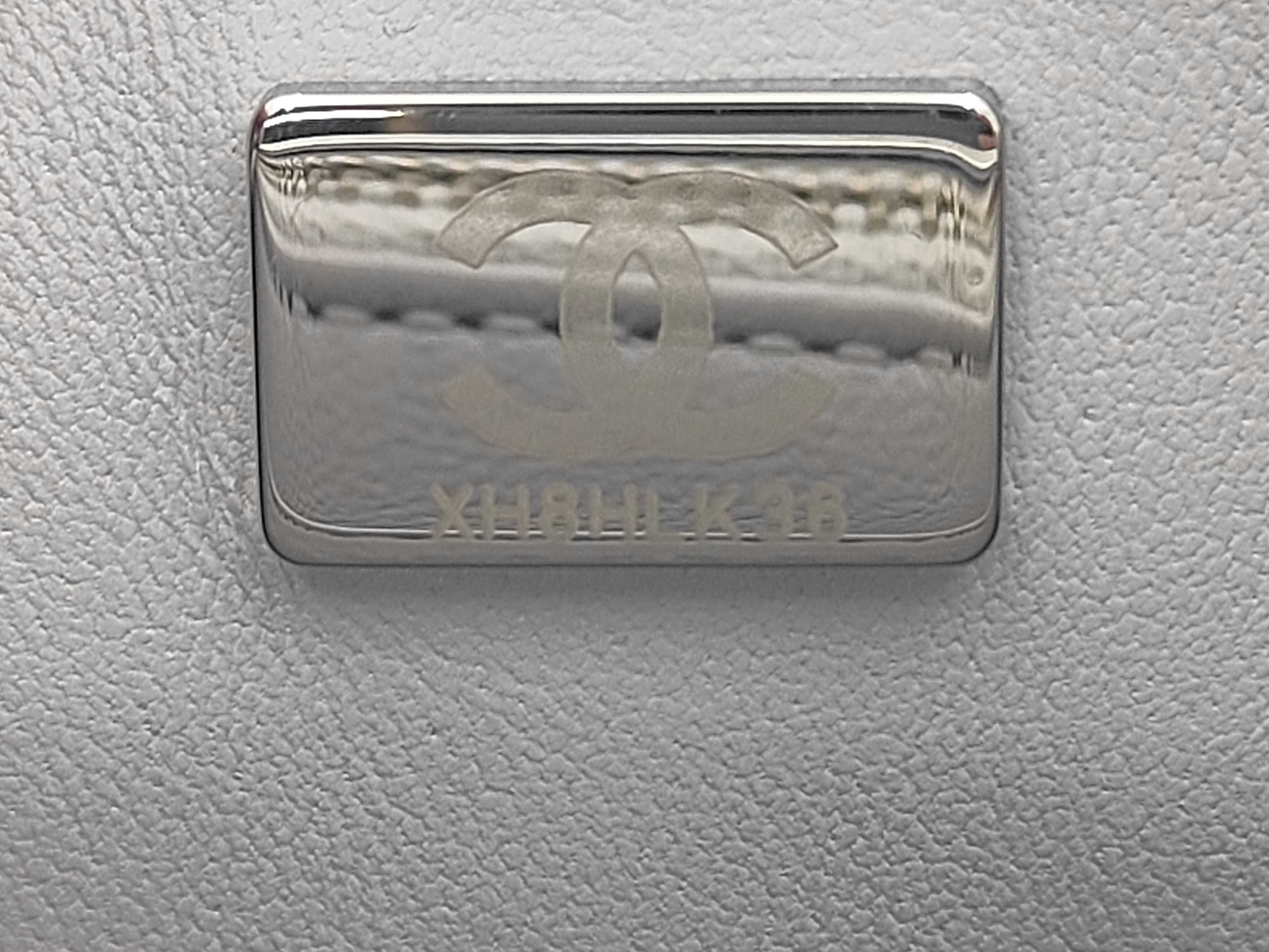 Single Flap Caviar Silver Shoulder Bag — view 10