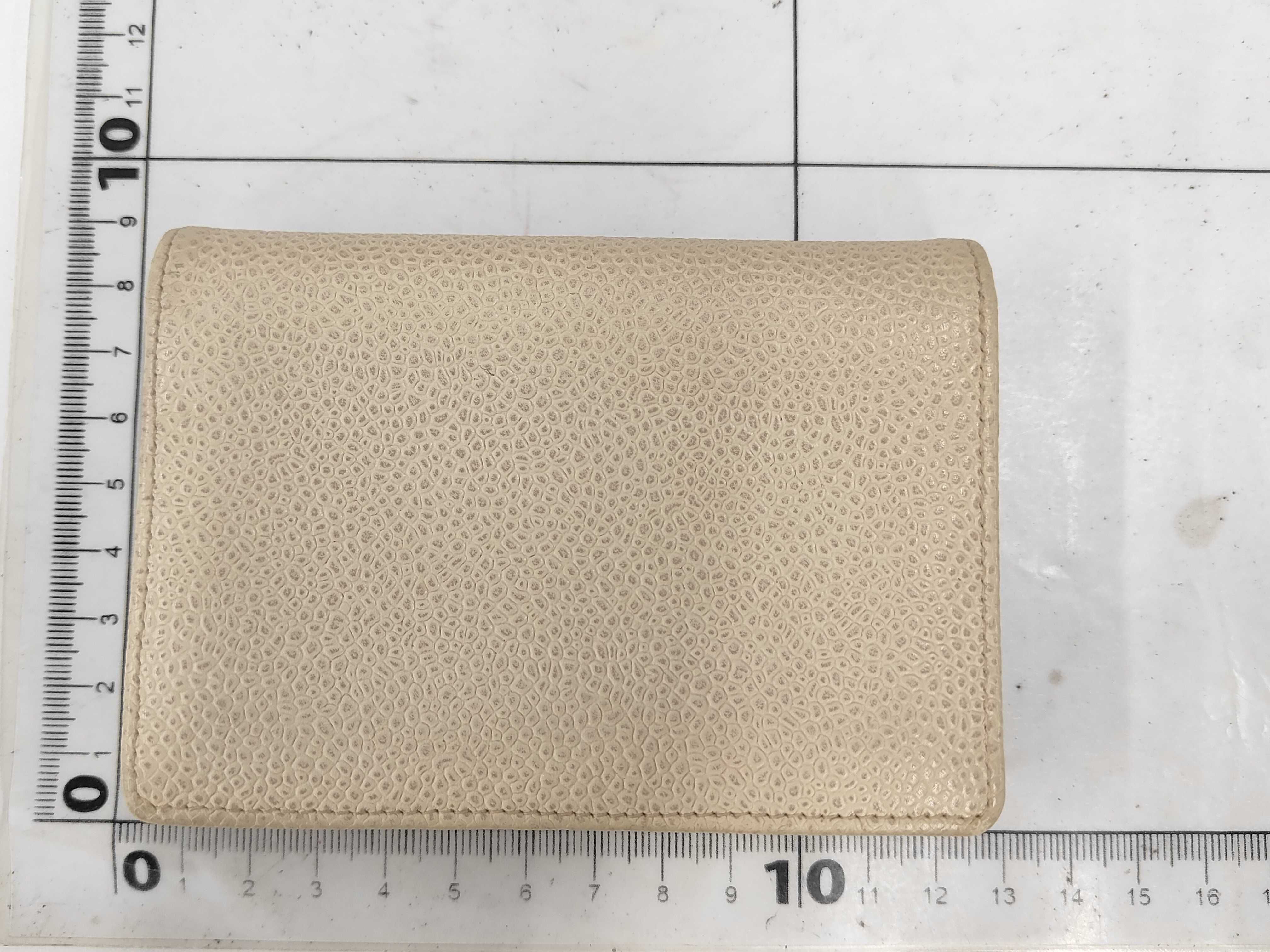 Caviar Skin Card Case with Coco Mark, White. (Card case, pass case, business card holder) — view 2