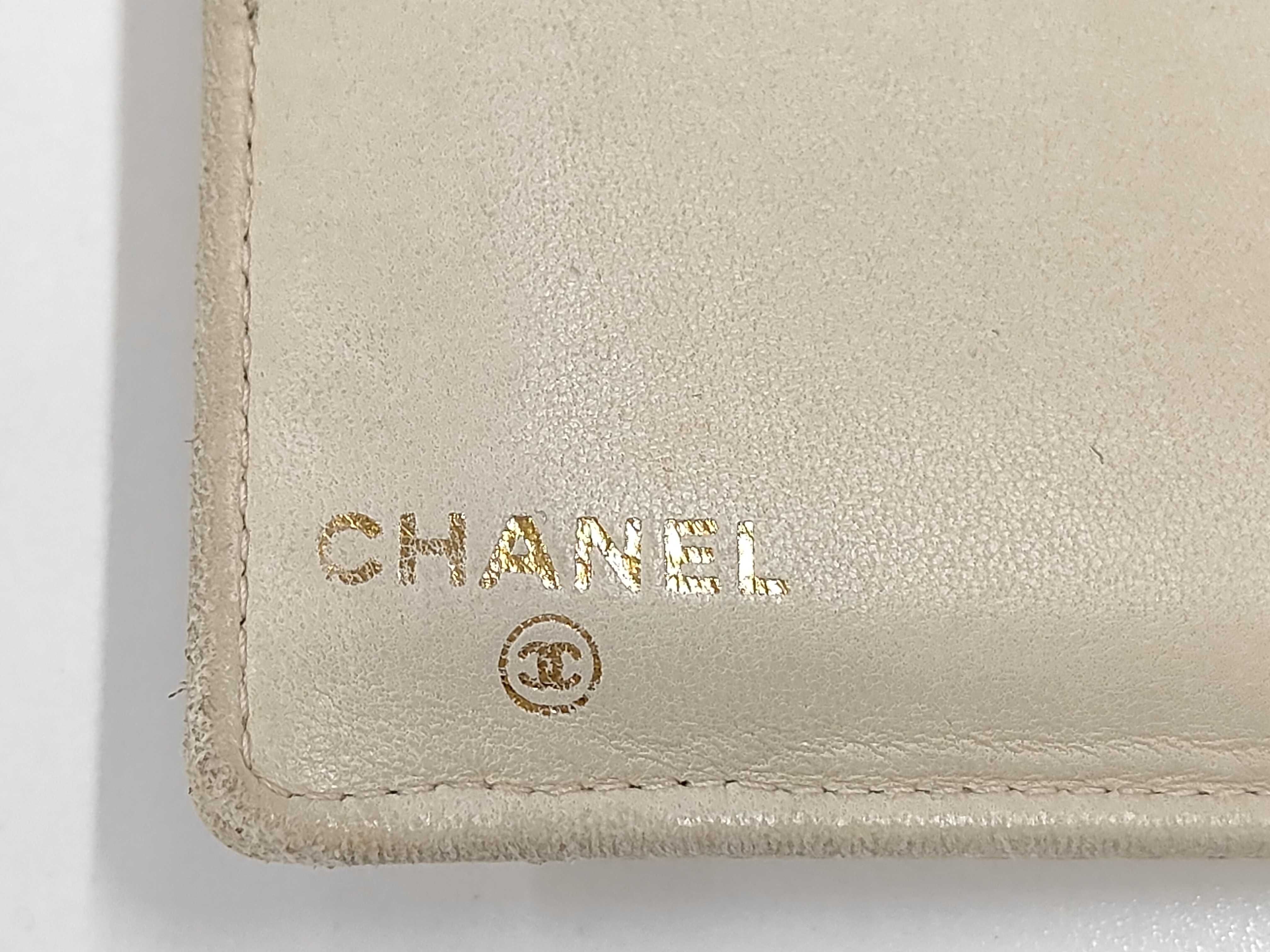 Caviar Skin Card Case with Coco Mark, White. (Card case, pass case, business card holder) — view 5