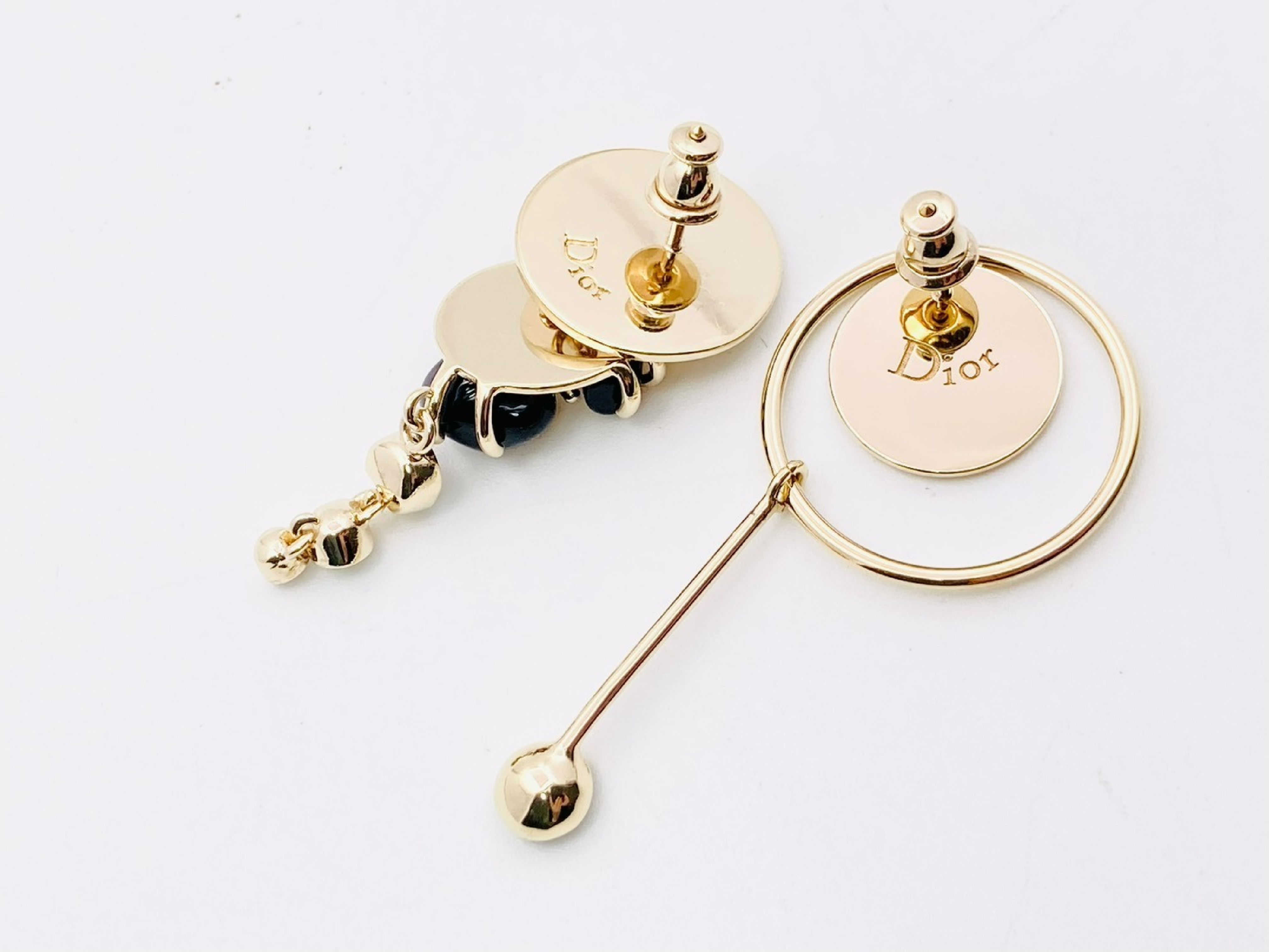 Colored Stone x Rhinestone Round Circle Asymmetrical Swing Earrings — view 4