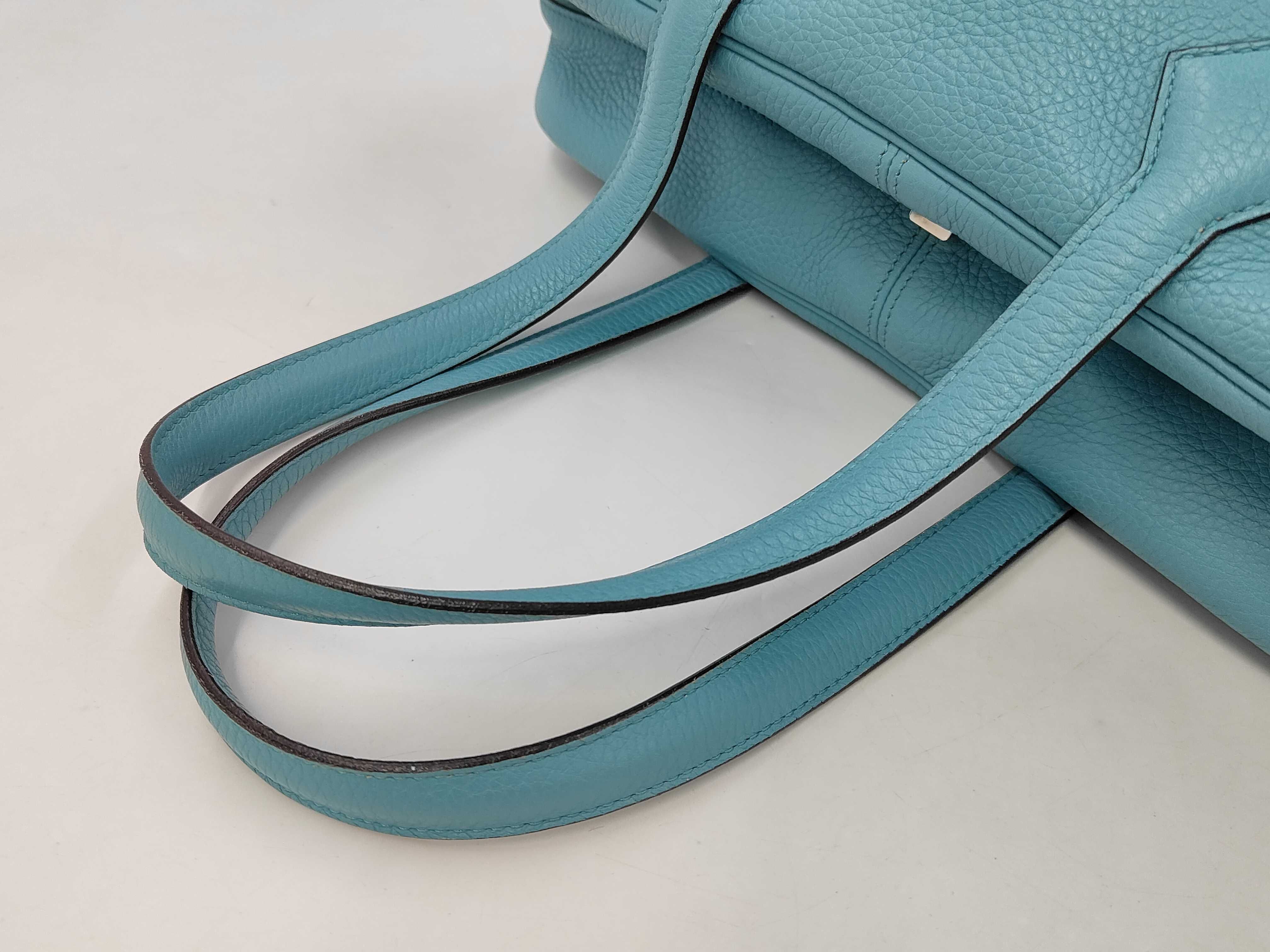 Victoria 35 Boston bag in Taurillon Clemence leather, blue tones, with silver hardware and T-stamp. — view 3