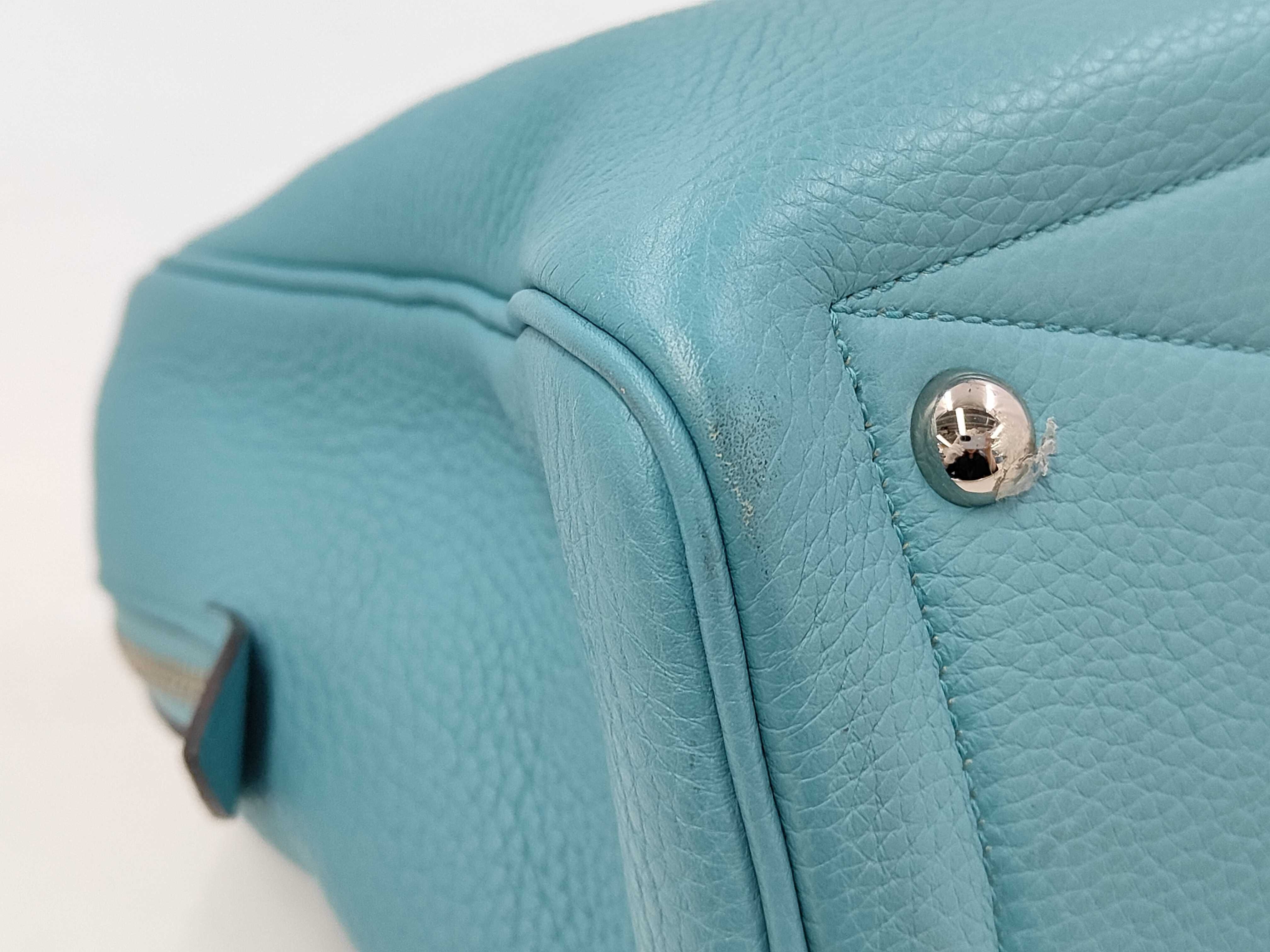 Victoria 35 Boston bag in Taurillon Clemence leather, blue tones, with silver hardware and T-stamp. — view 6