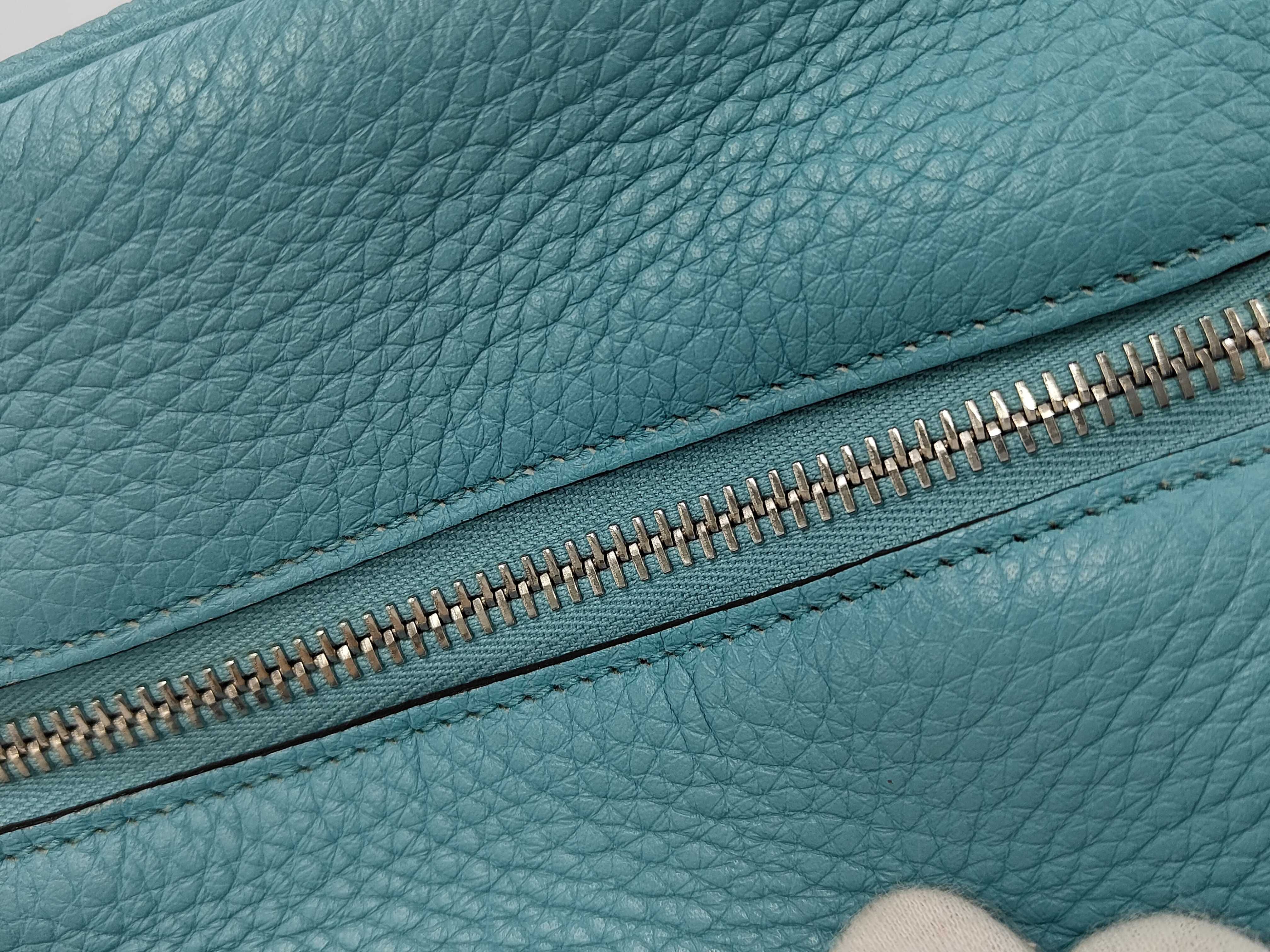 Victoria 35 Boston bag in Taurillon Clemence leather, blue tones, with silver hardware and T-stamp. — view 8