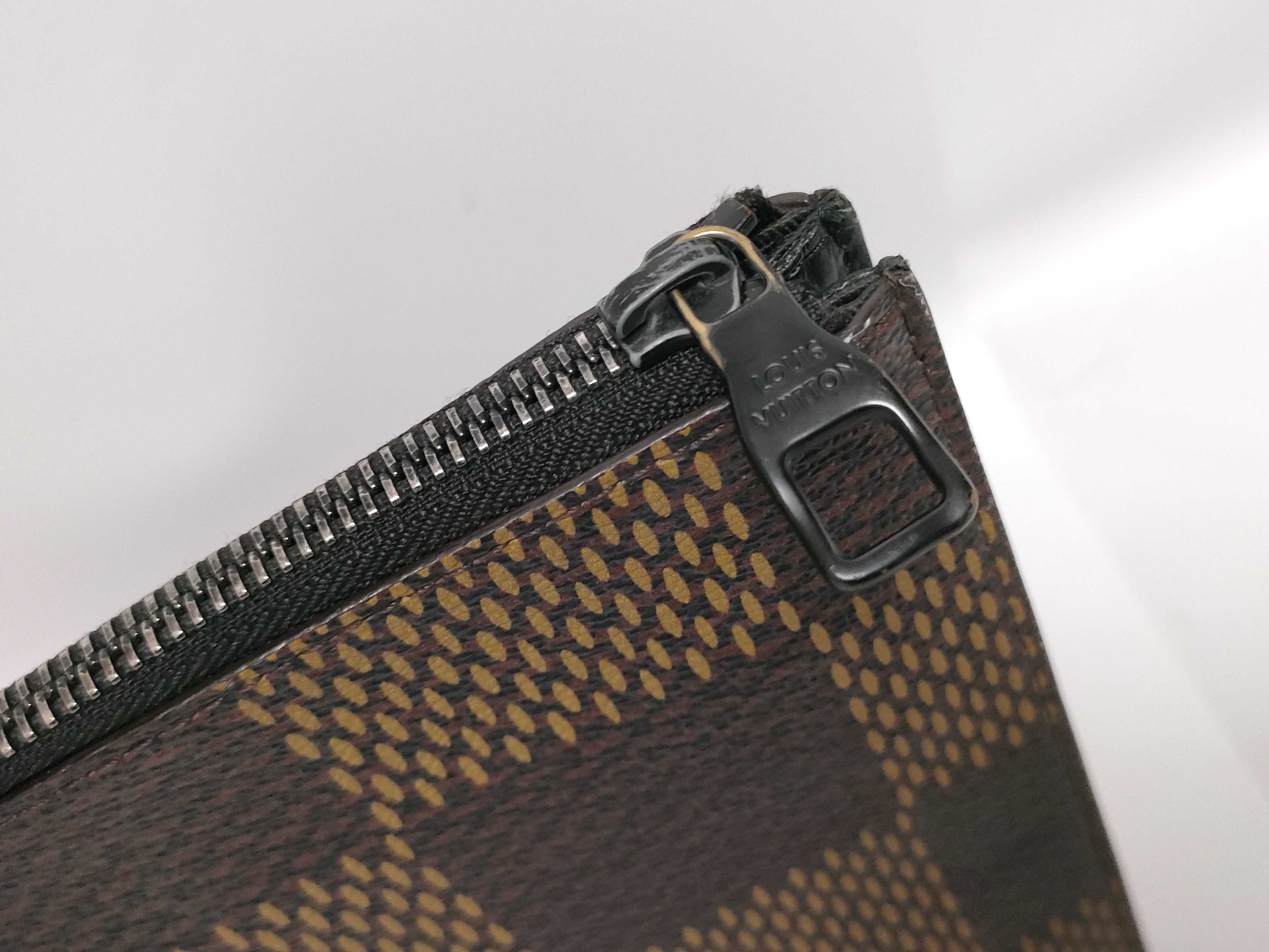 Damier Louis Vuitton M69390 Damier Giant Pochette Gère GM Clutch Bag — view 3