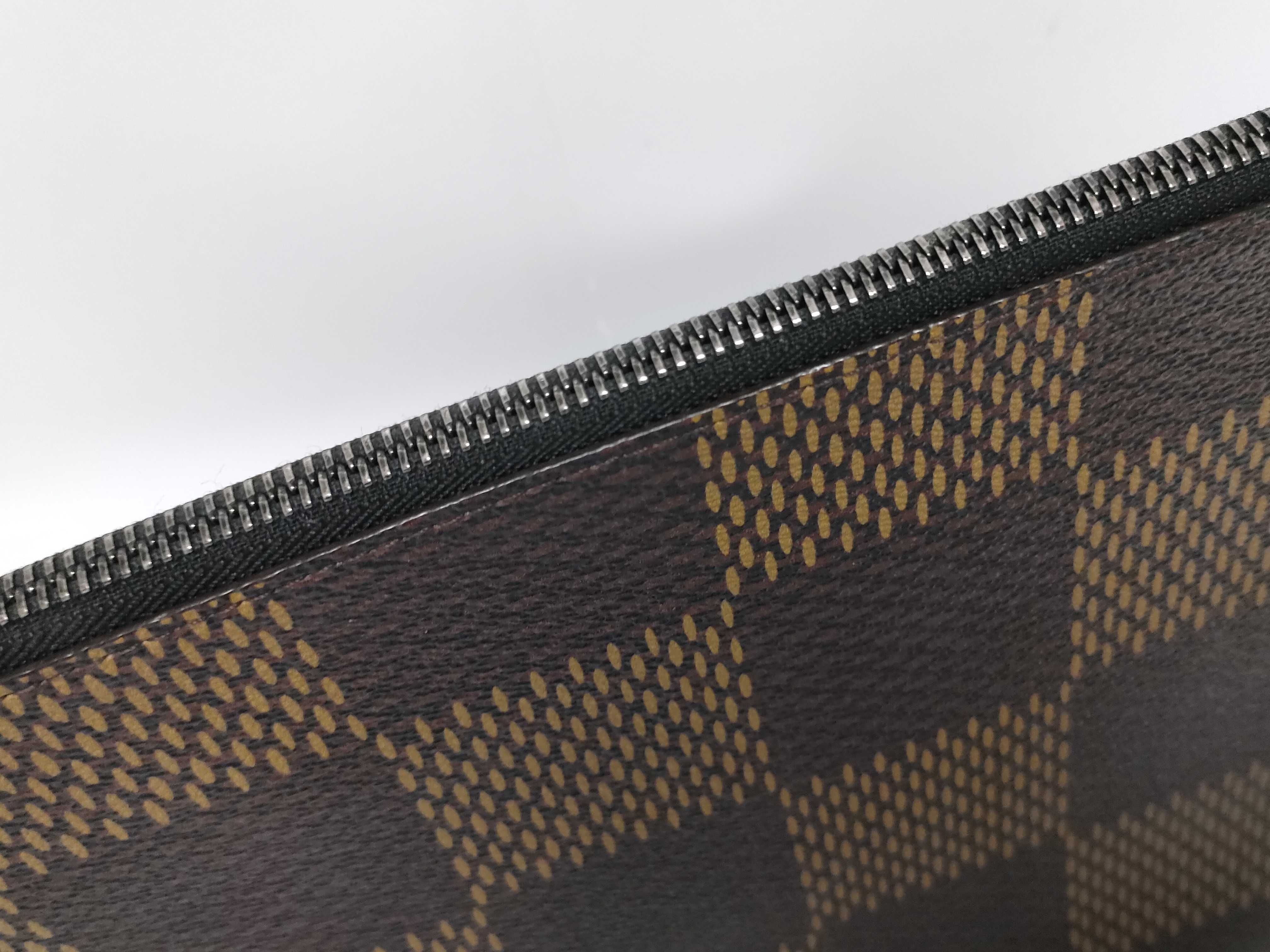 Damier Louis Vuitton M69390 Damier Giant Pochette Gère GM Clutch Bag — view 4