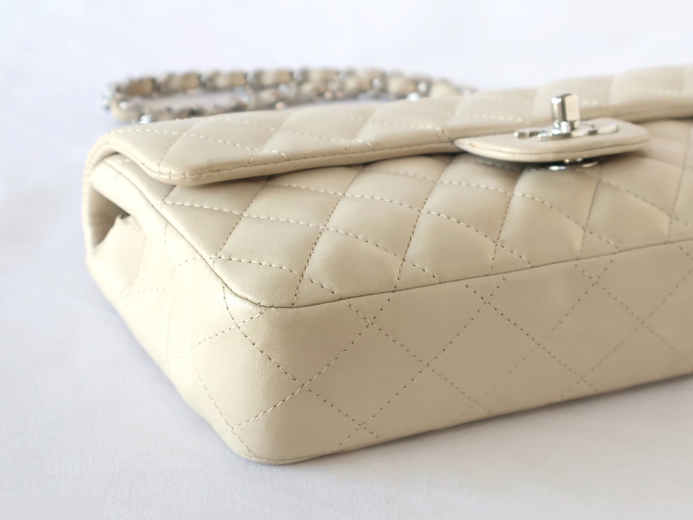 Matelassé Lambskin Double Chain Shoulder Bag, Off-White — view 4