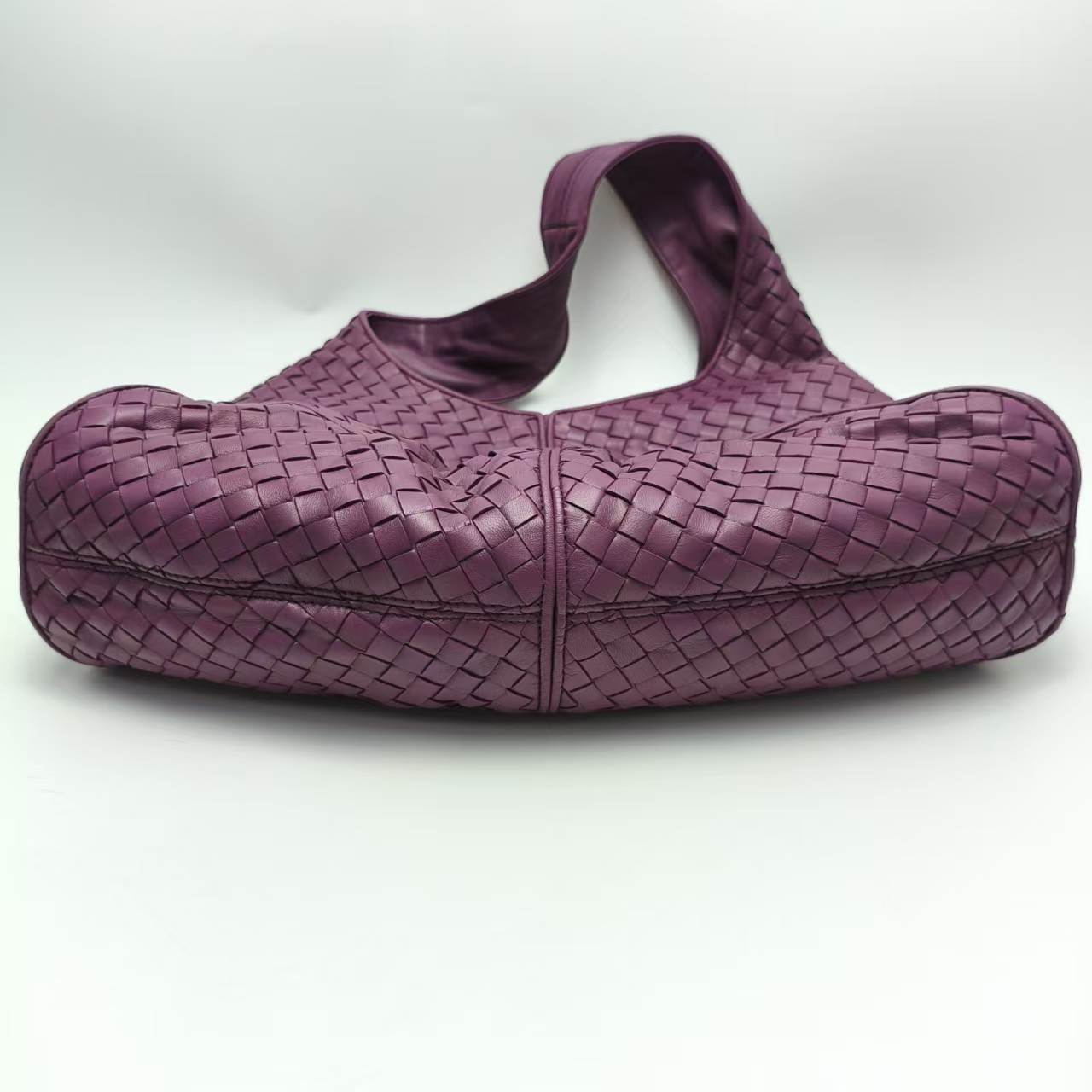 【*Shipped from: China*】BOTTEGA VENETA Lambskin Handbag — view 4
