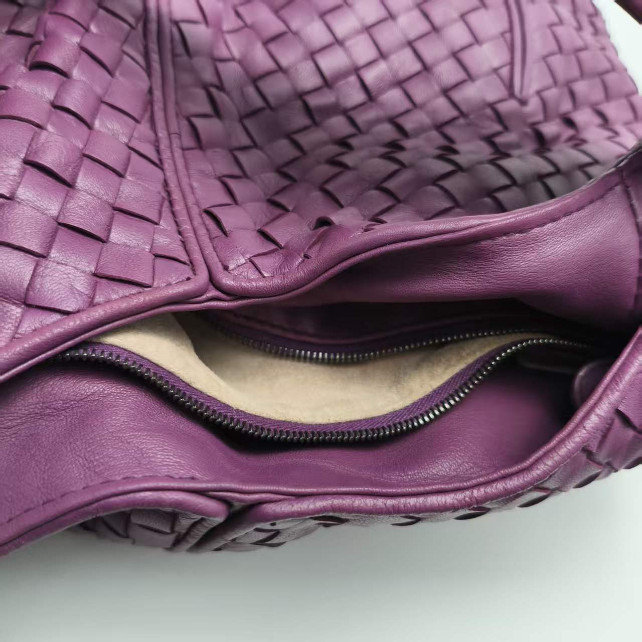 【*Shipped from: China*】BOTTEGA VENETA Lambskin Handbag — view 9