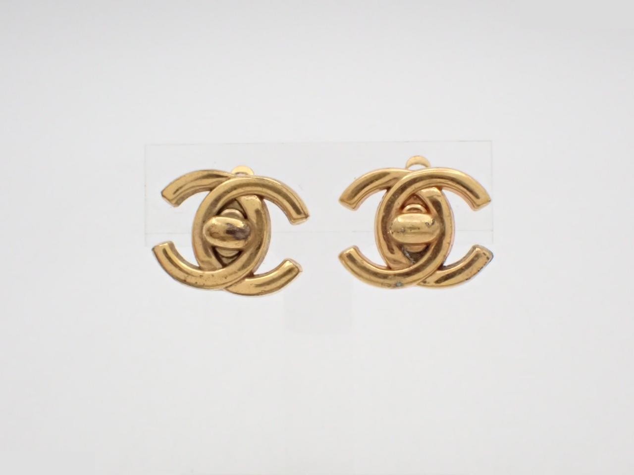 Turnlock Earrings