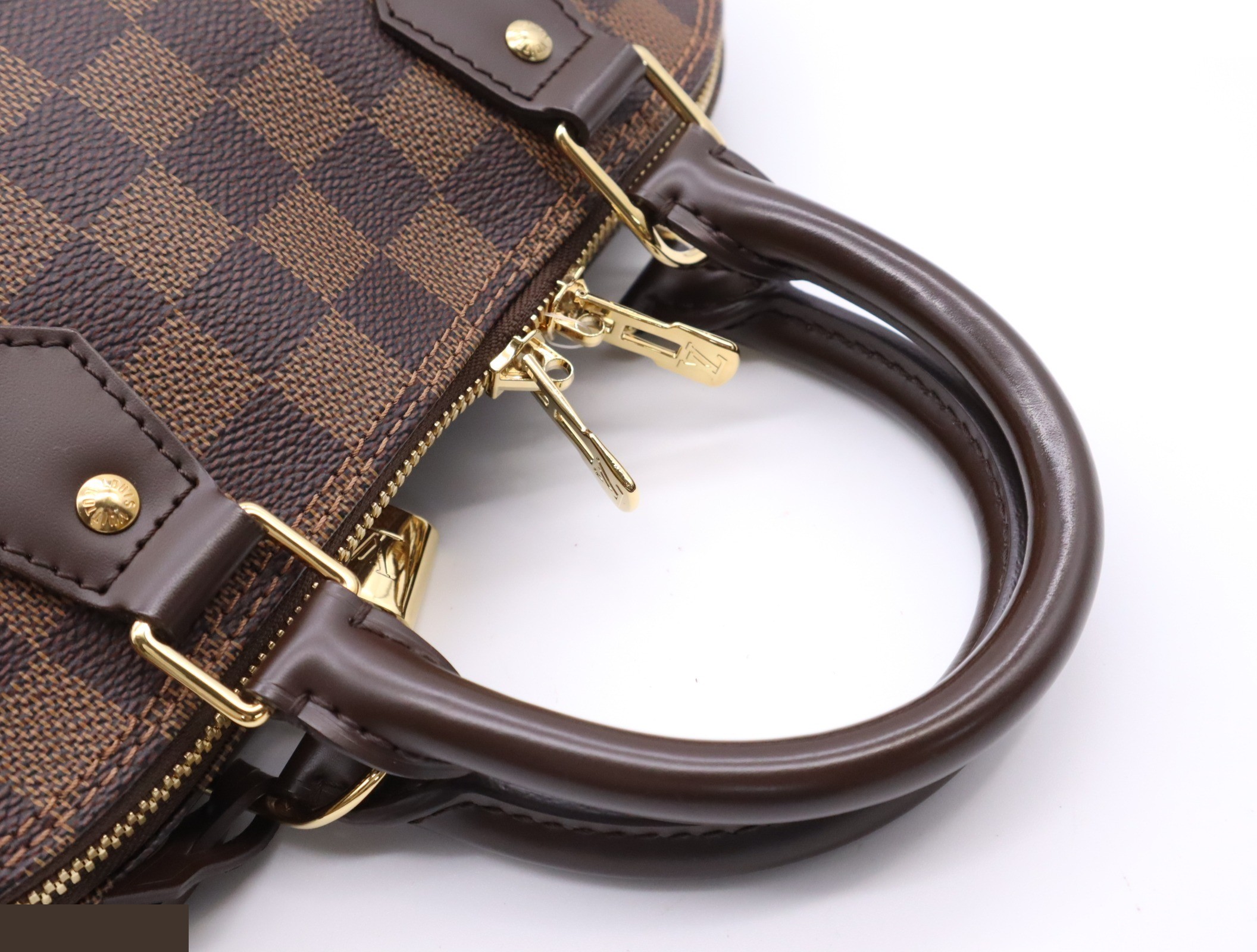 Alma PM includes padlock, 2 keys, clochette, and storage bag. — view 6