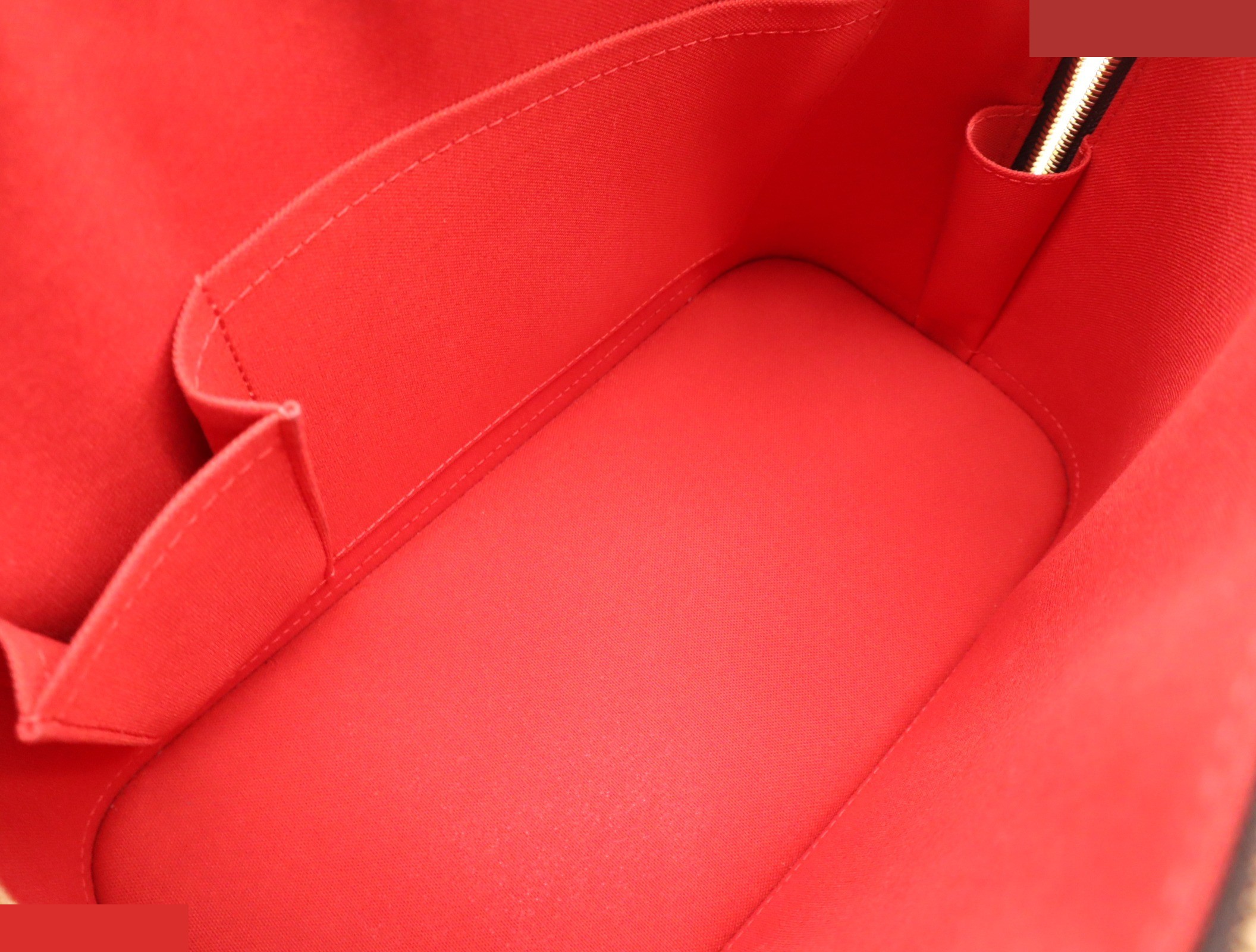 Alma PM includes padlock, 2 keys, clochette, and storage bag. — view 7