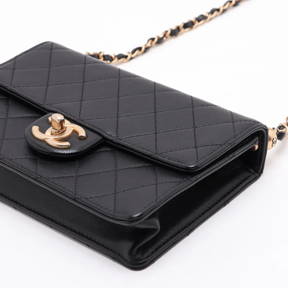 Matelassé Leather Chain Shoulder Bag, Pearl Black with Gold Hardware, 29837727 (Serial Number in the 29 range) — view 3