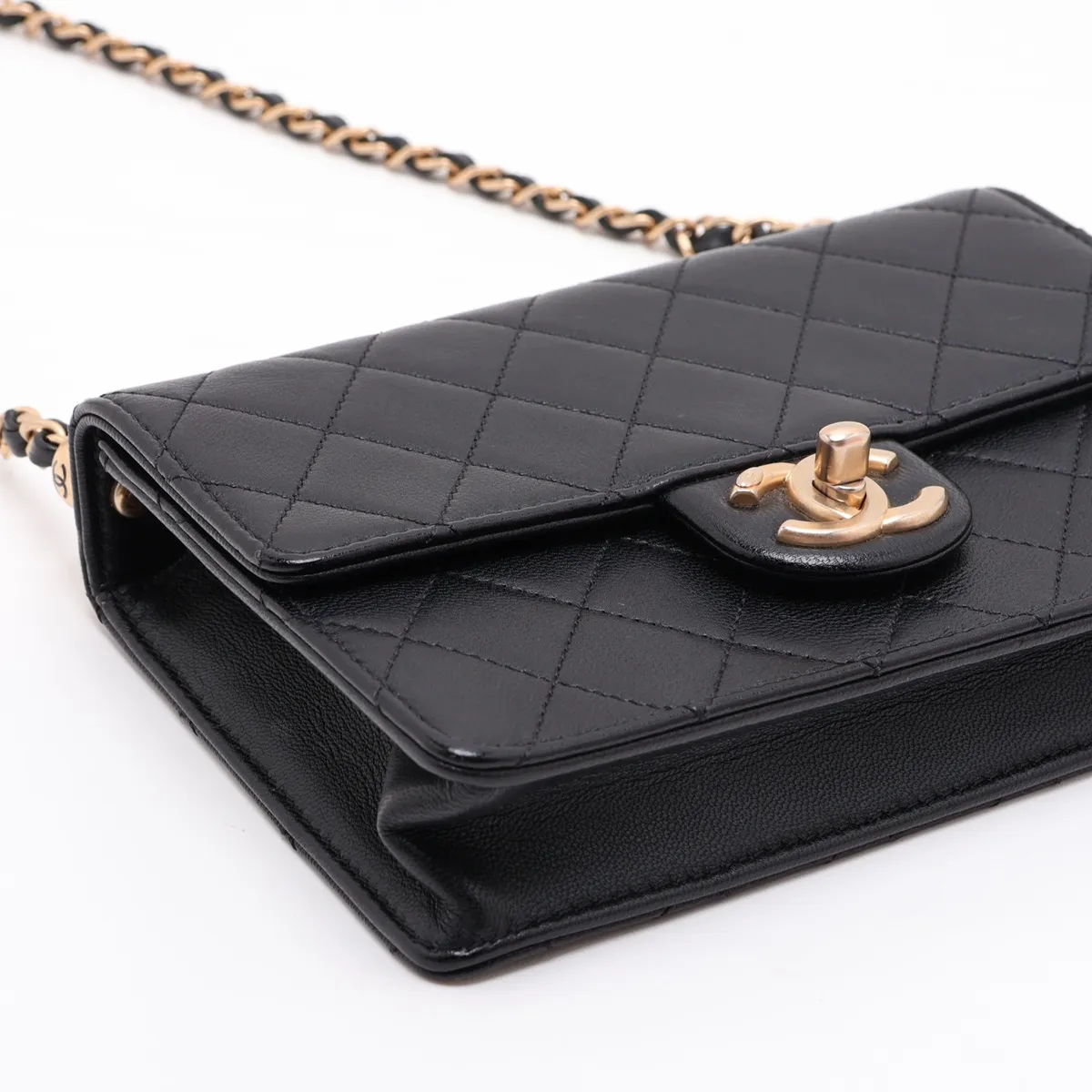 Matelassé Leather Chain Shoulder Bag, Pearl Black with Gold Hardware, 29837727 (Serial Number in the 29 range) — view 4