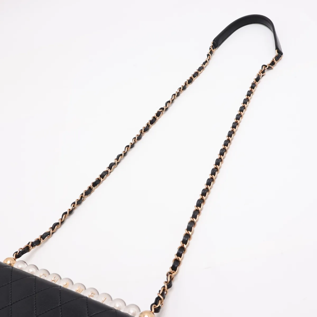Matelassé Leather Chain Shoulder Bag, Pearl Black with Gold Hardware, 29837727 (Serial Number in the 29 range) — view 5