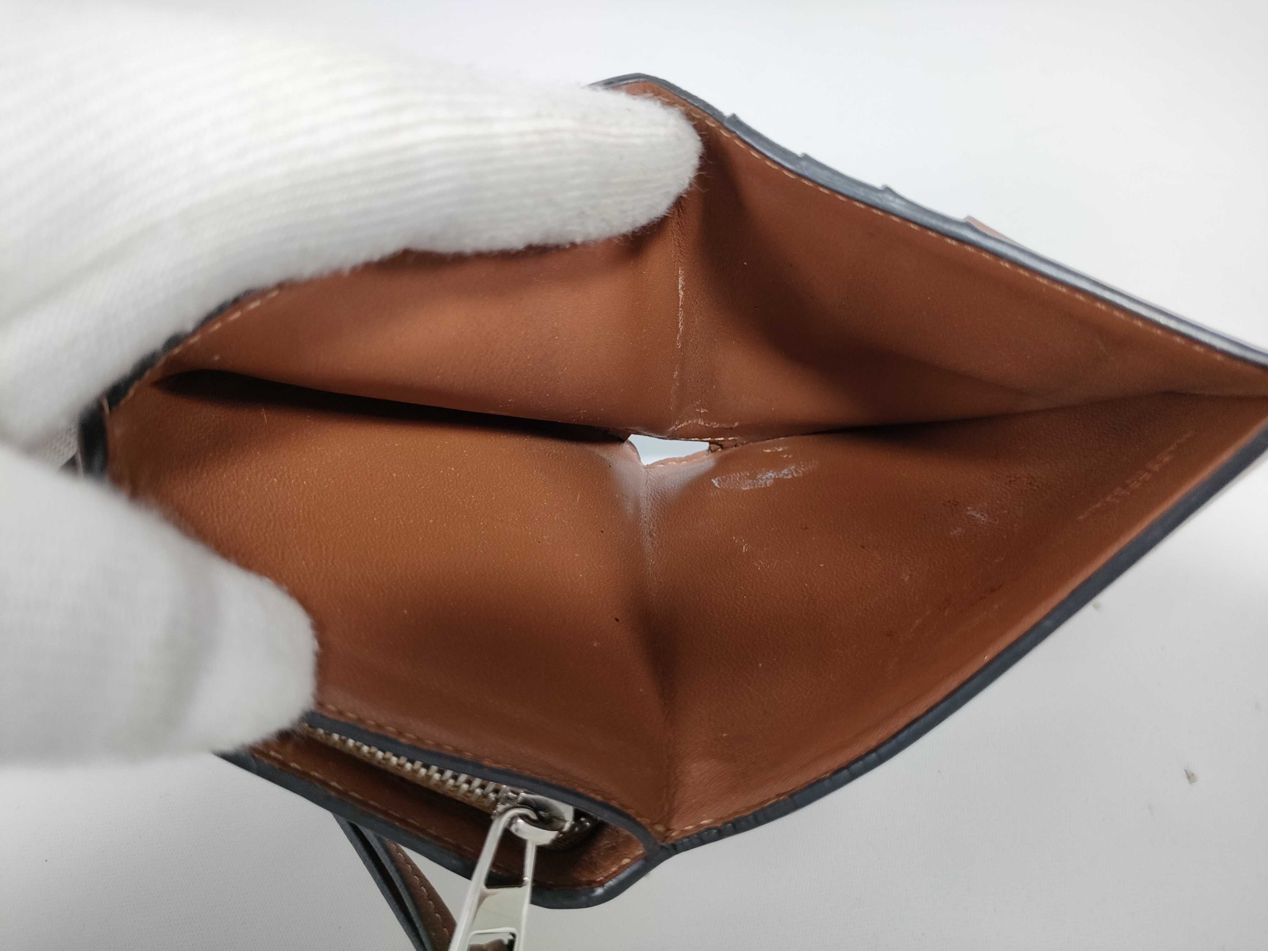 bi-fold wallet — view 11