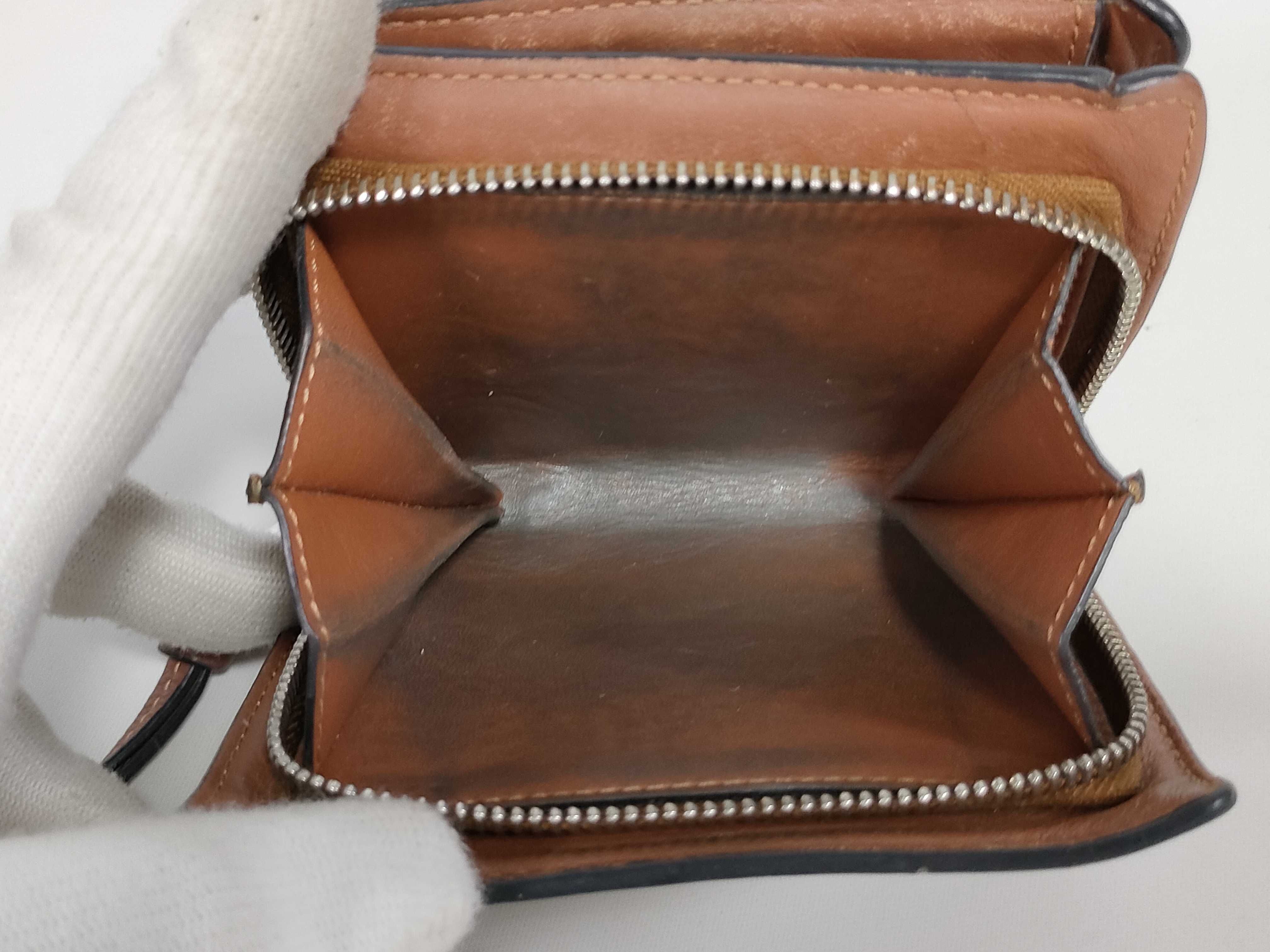 bi-fold wallet — view 13