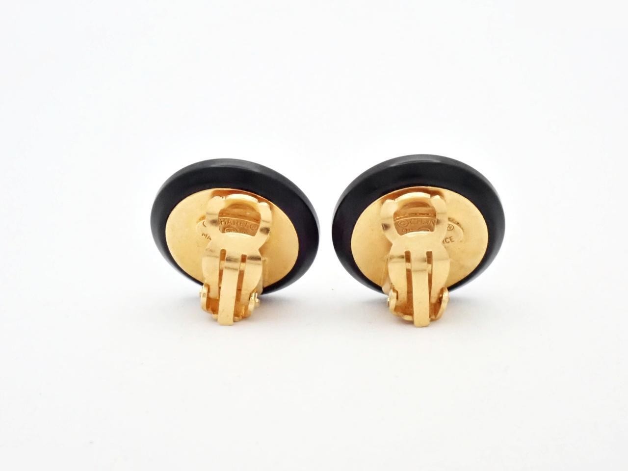 Earrings with Coco Mark design, gold. — view 2