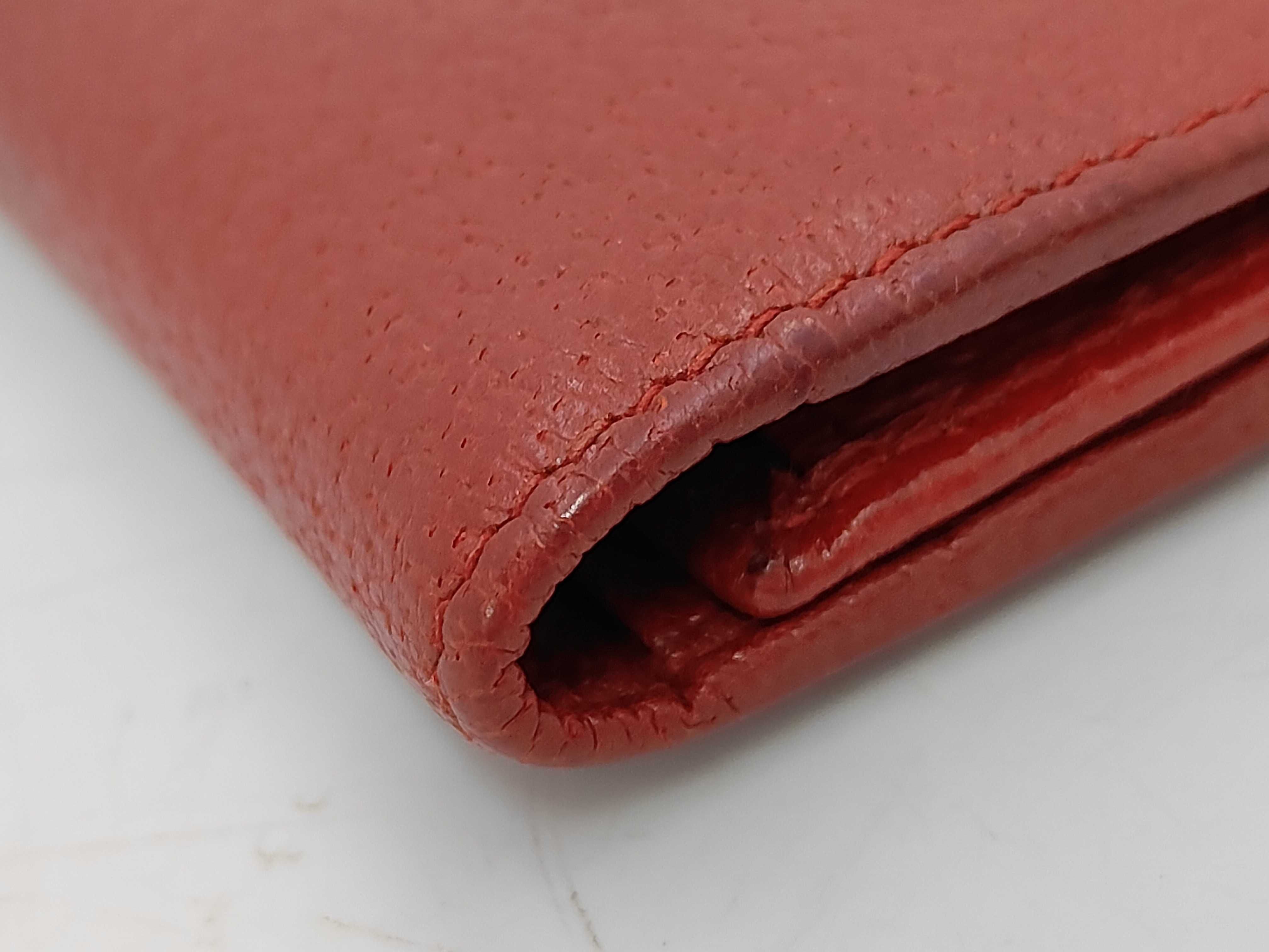 long wallet, red, G logo hardware, showing signs of deterioration. — view 7