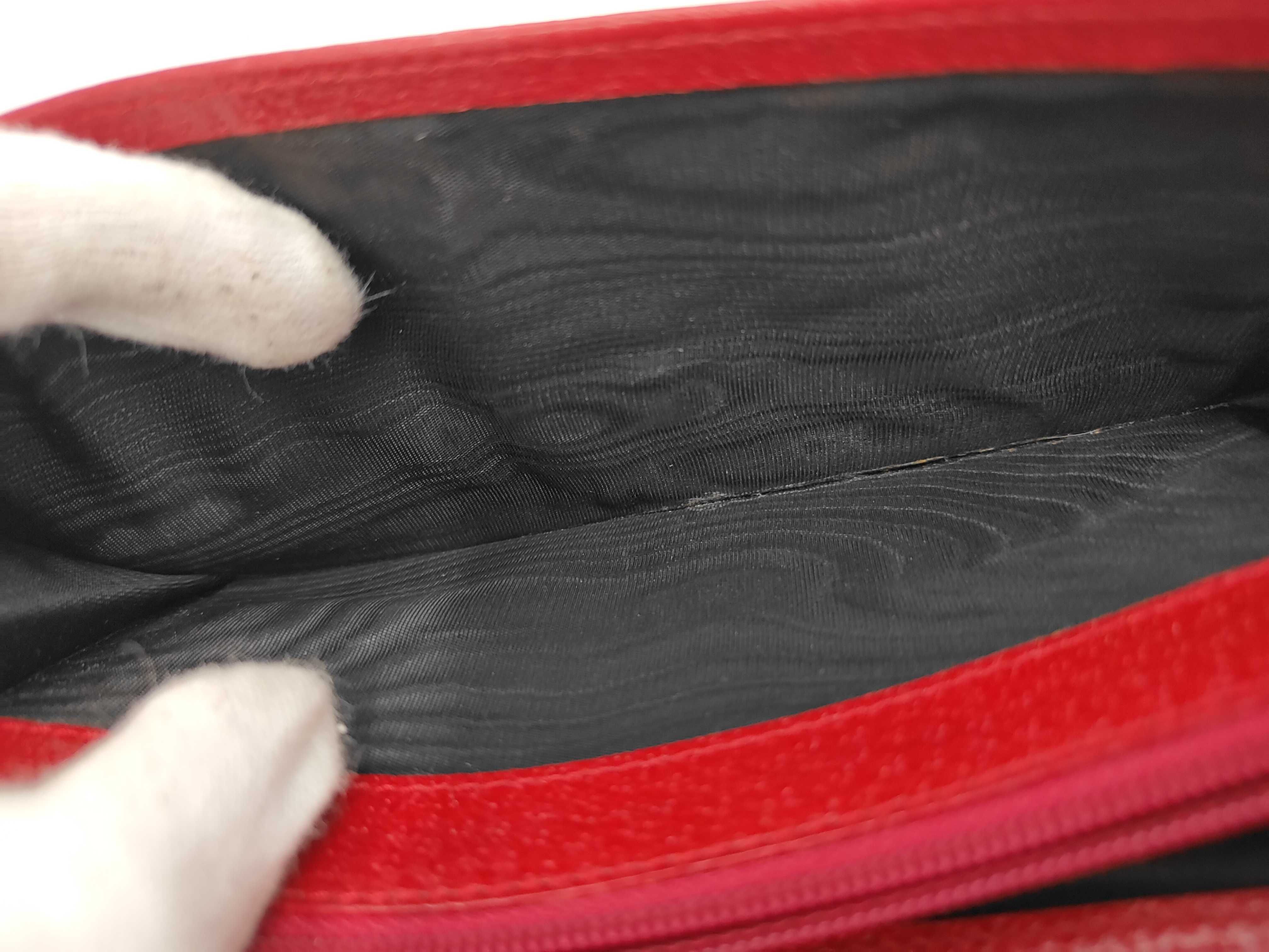 long wallet, red, G logo hardware, showing signs of deterioration. — view 10