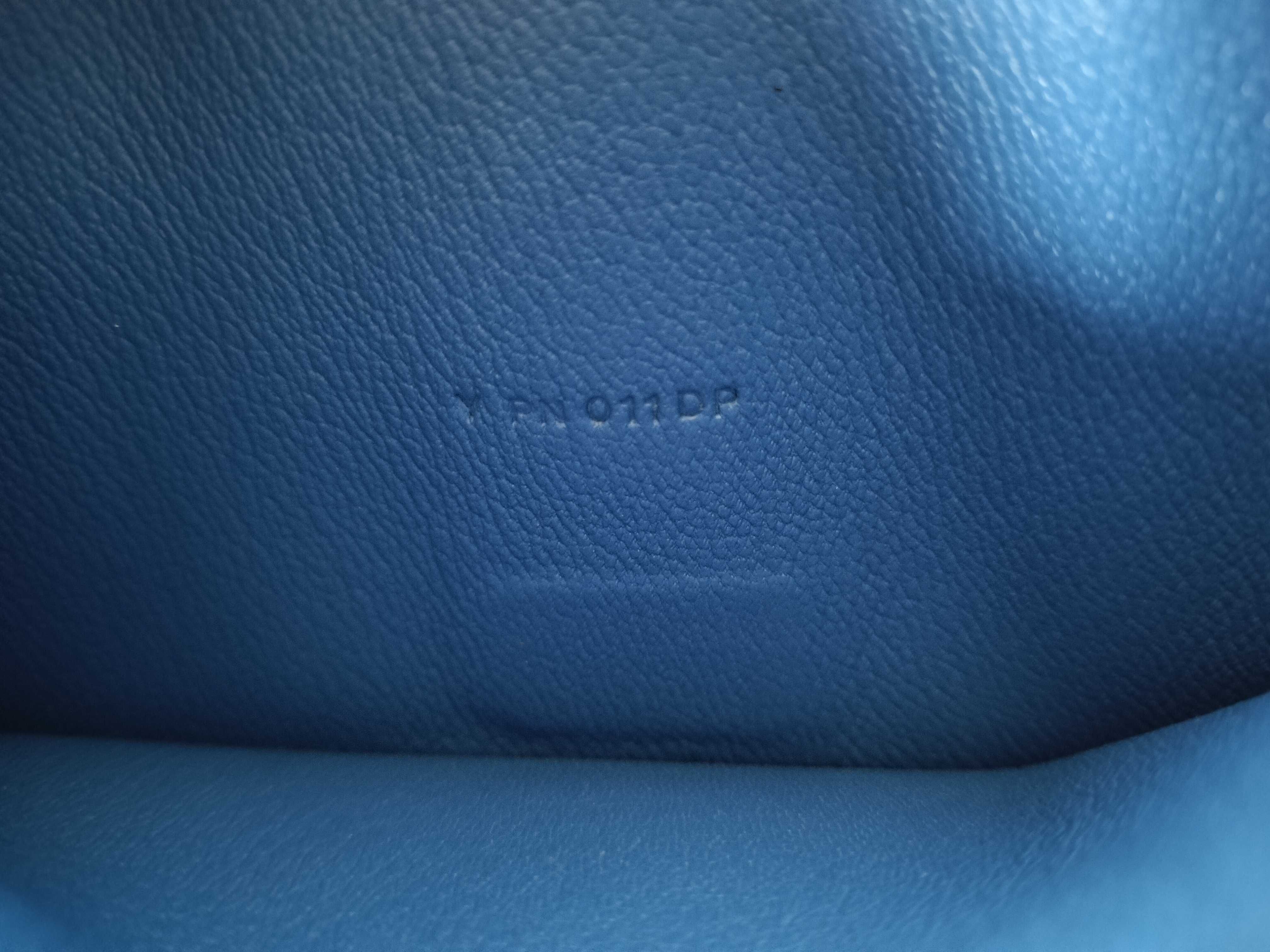 Bearn wallet, 2020 model, alligator leather, blue tones, gold hardware, Y stamp. — view 11