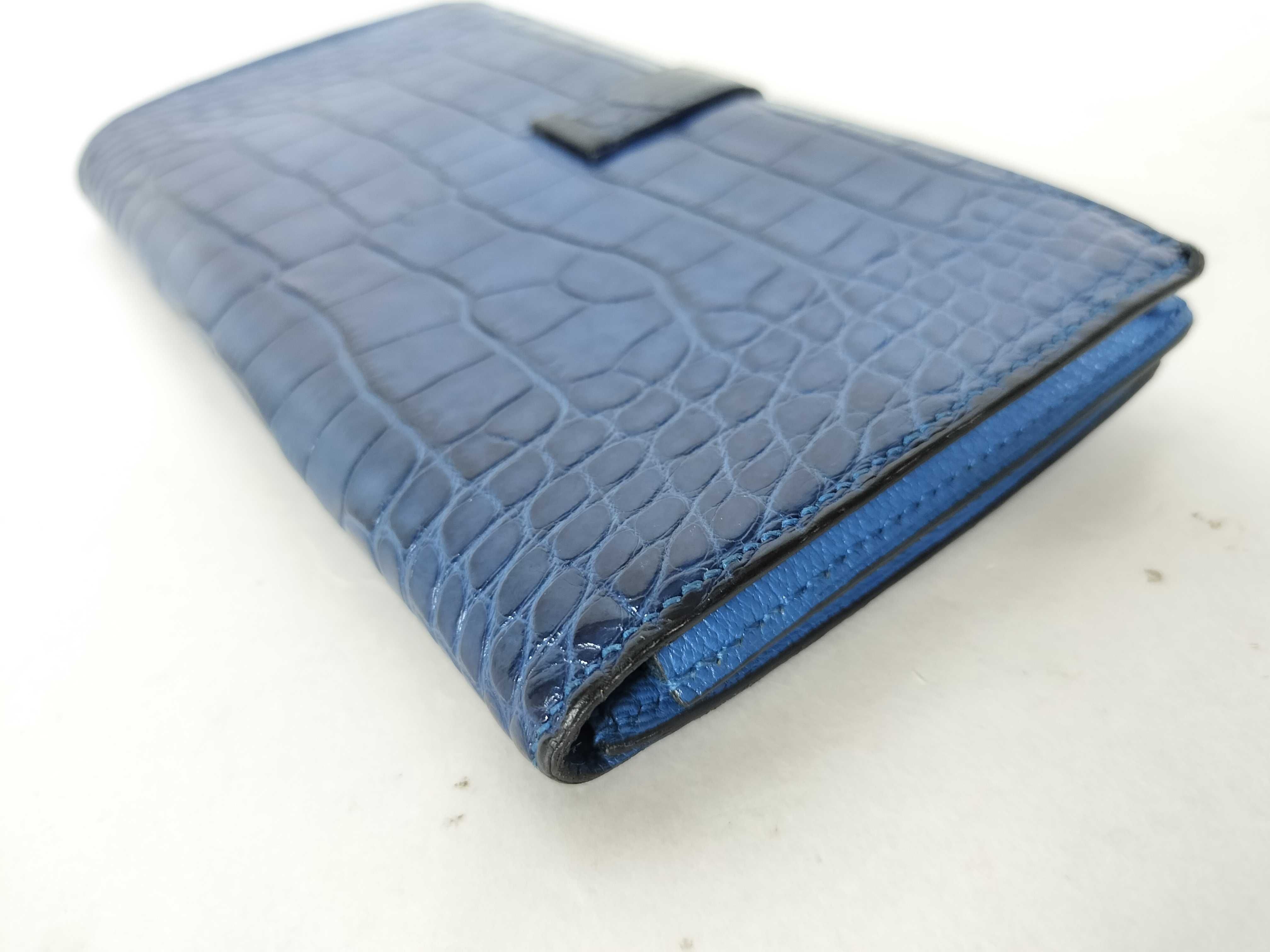 Bearn wallet, 2020 model, alligator leather, blue tones, gold hardware, Y stamp. — view 3