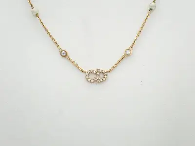 Other lines: Precious metal necklaces and pendants, total length approximately 46 cm.