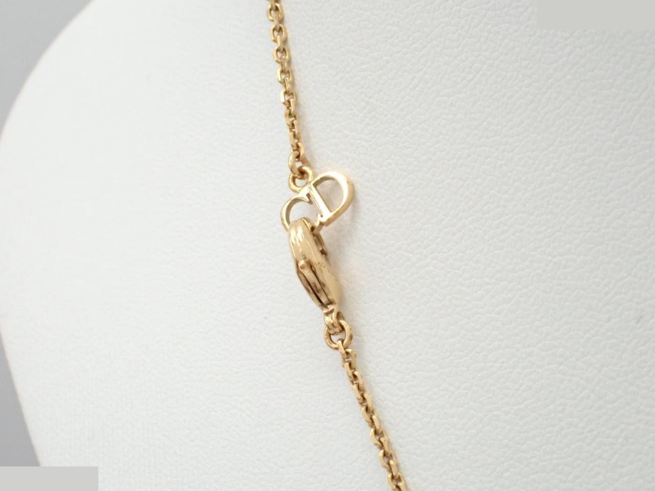 Other lines: Precious metal necklaces and pendants, total length approximately 46 cm. — view 2