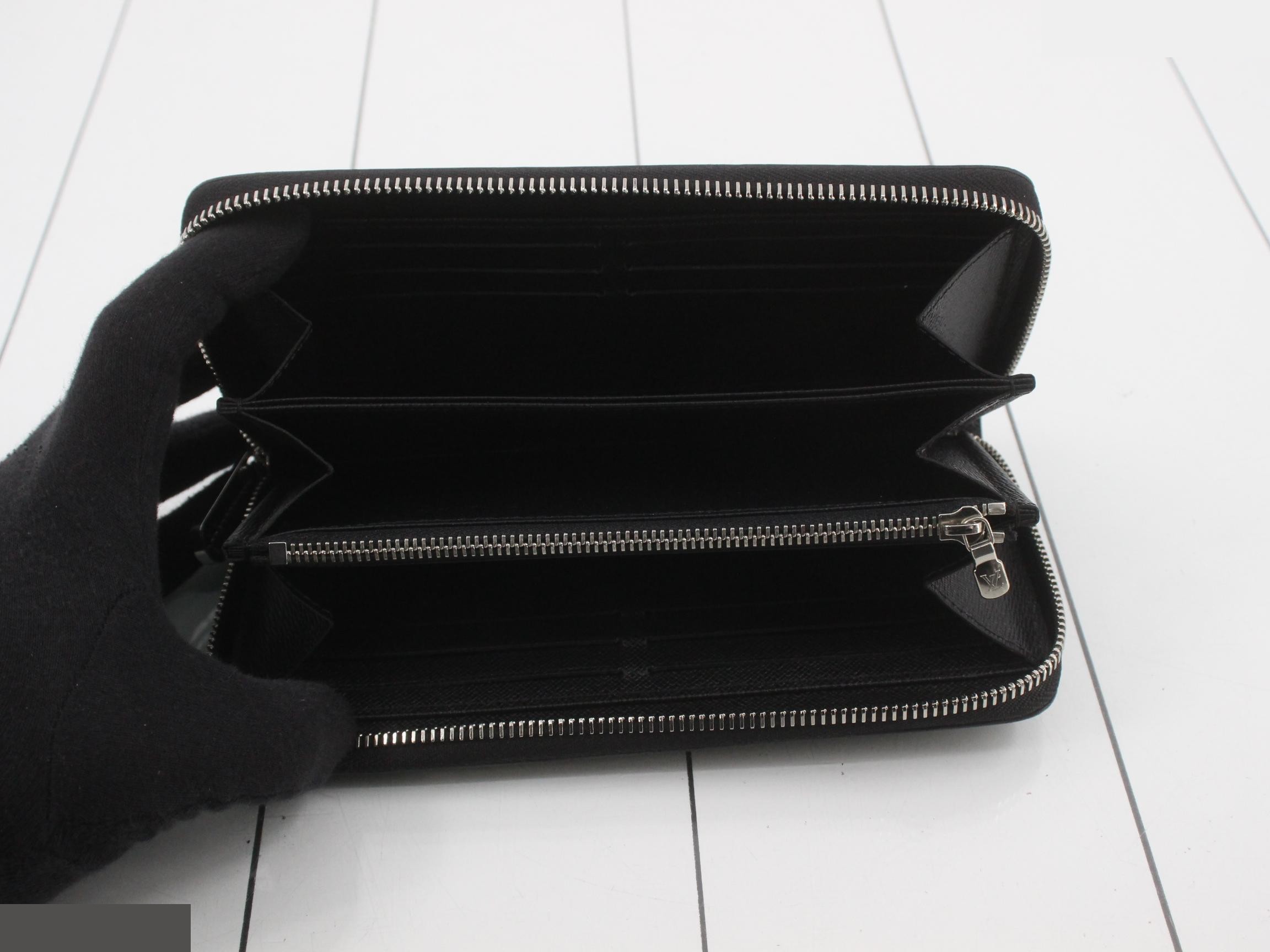 Epi Zippy Wallet Noir Round Zipper Long Wallet — view 4