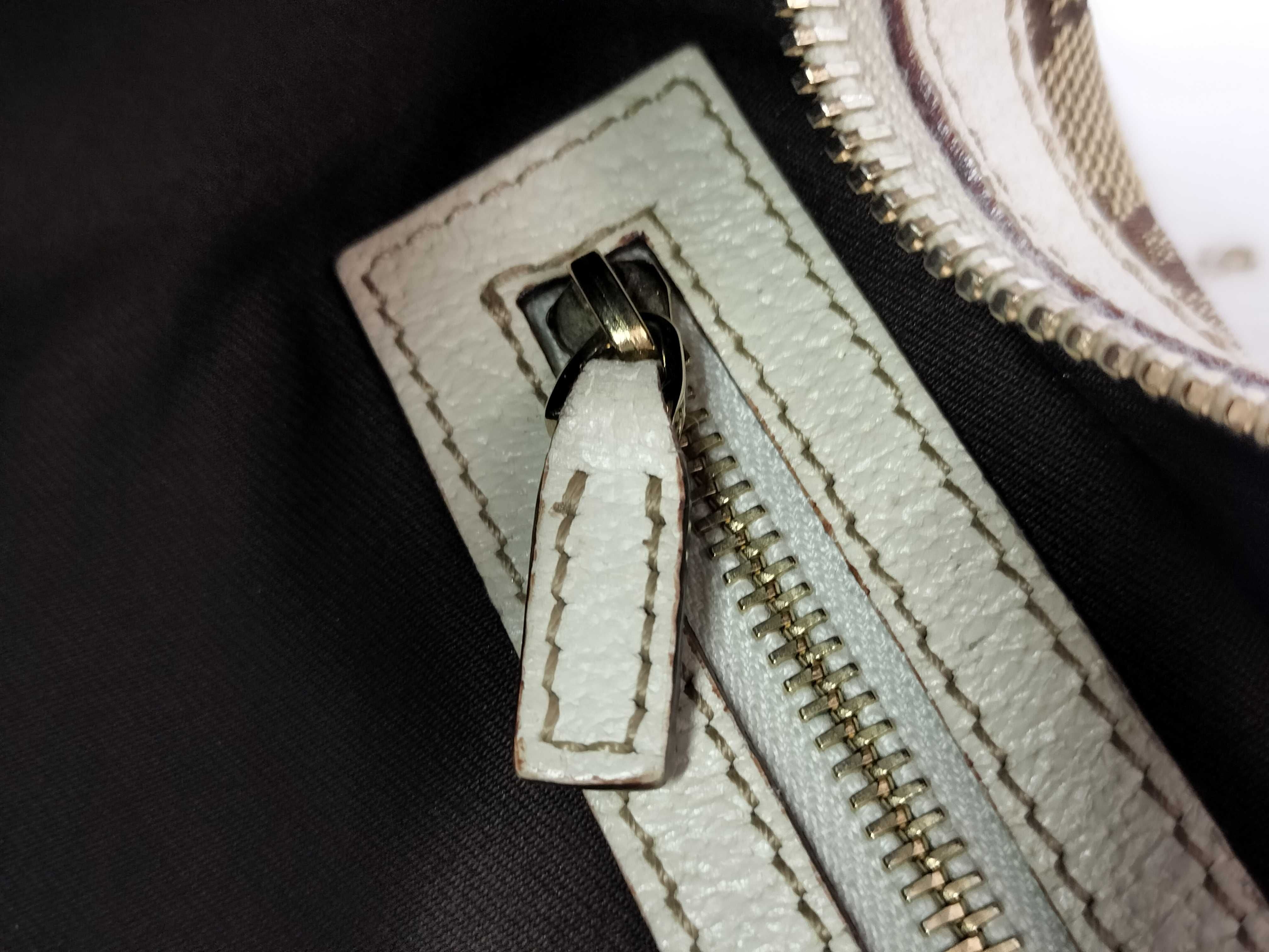 GG Canvas Gucci Handbag Shoulder Bag — view 12