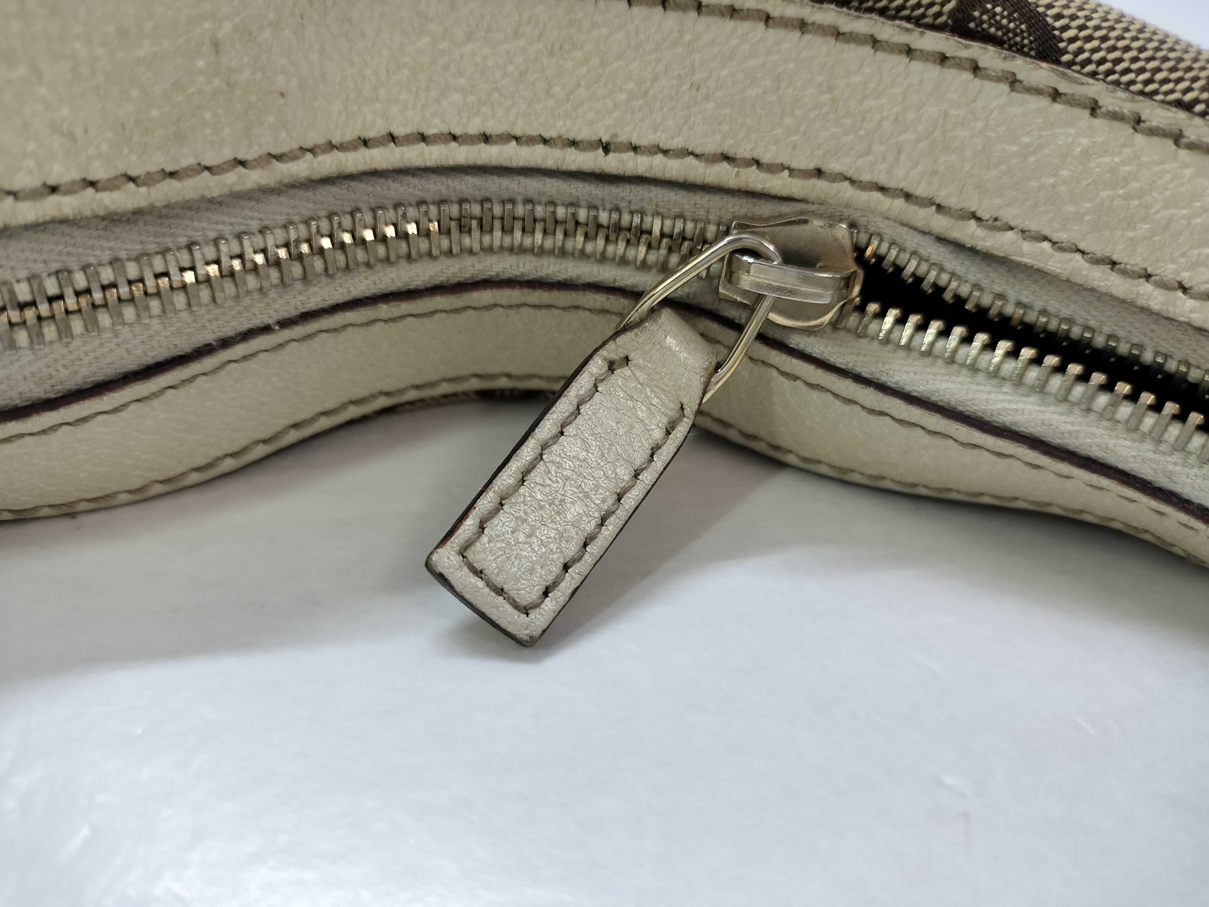 GG Canvas Gucci Handbag Shoulder Bag — view 15