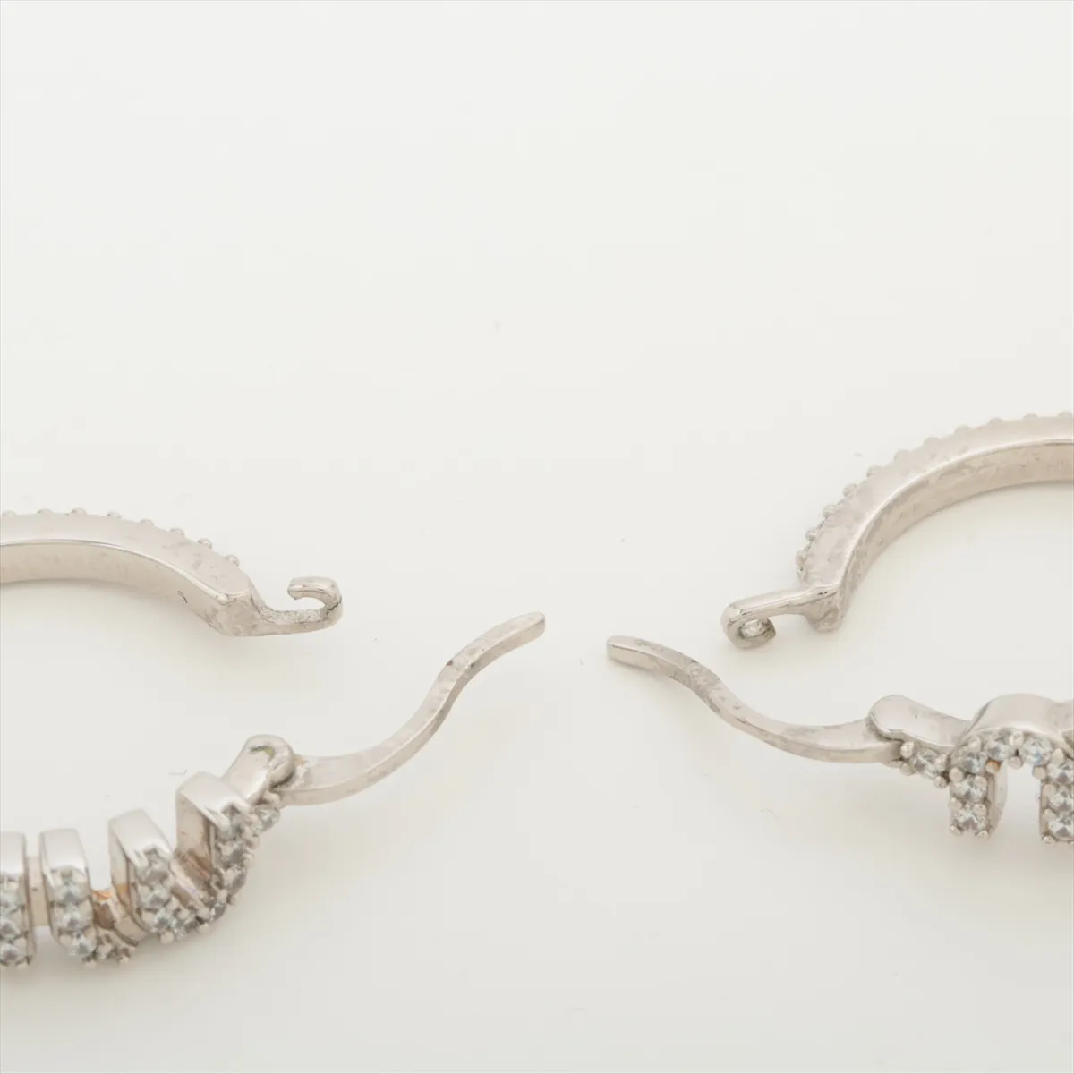 Logo Earrings (for both ears) Metal x Rhinestone Silver — view 4