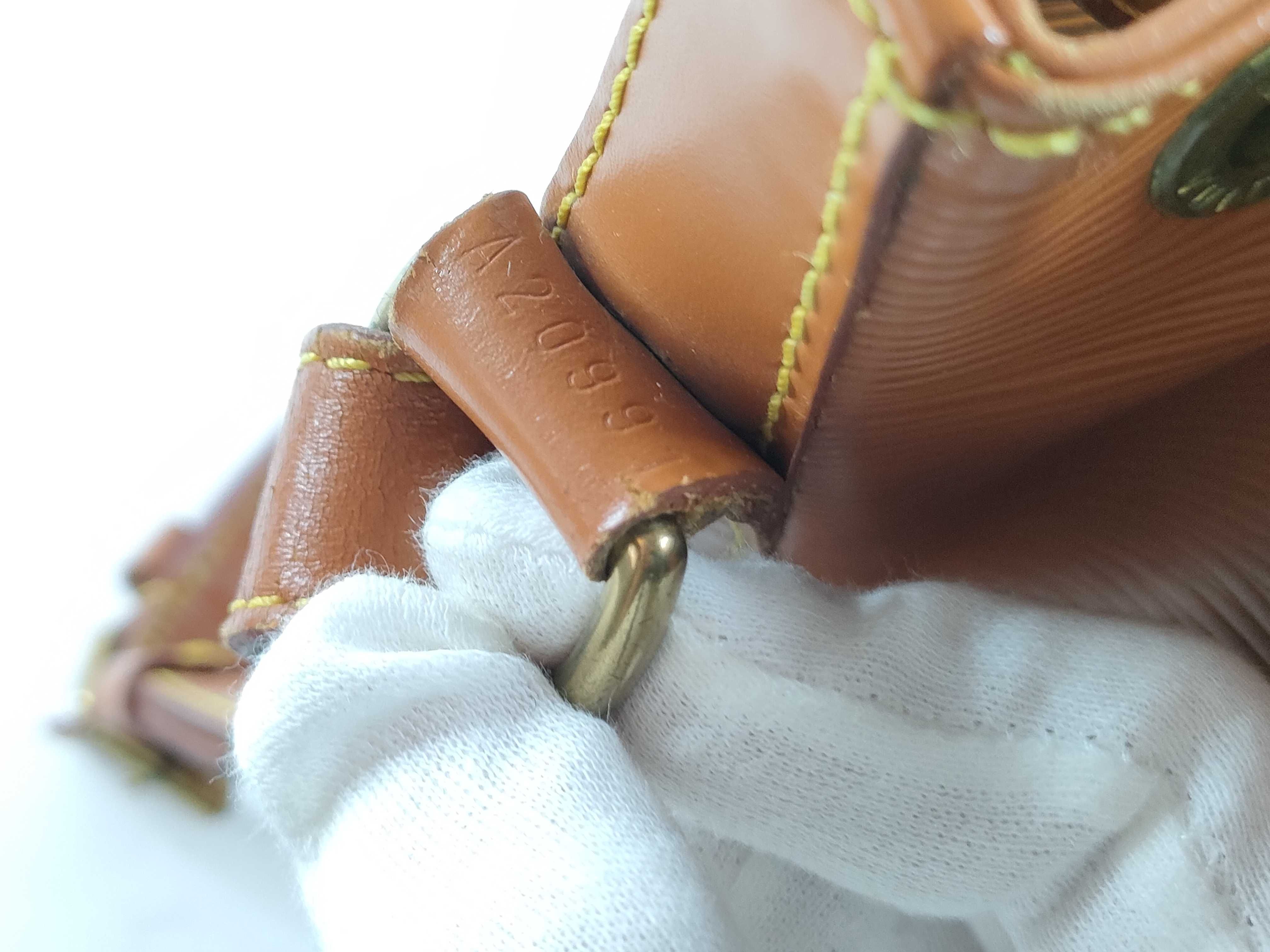 Epi Petit Noé Kenya Brown Shoulder Bag M44103 A20991 — view 11