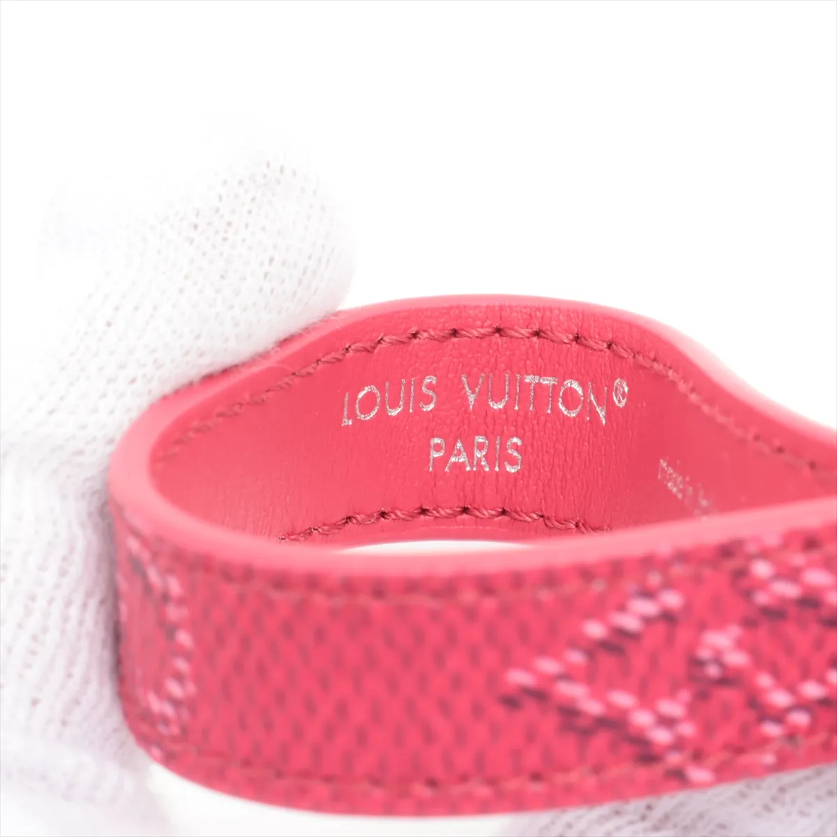 NU5205 Charm PVC x Leather Pink Press Marks Thread M03440 Keychain & Bag Charm LV Slim Dragonne — view 3