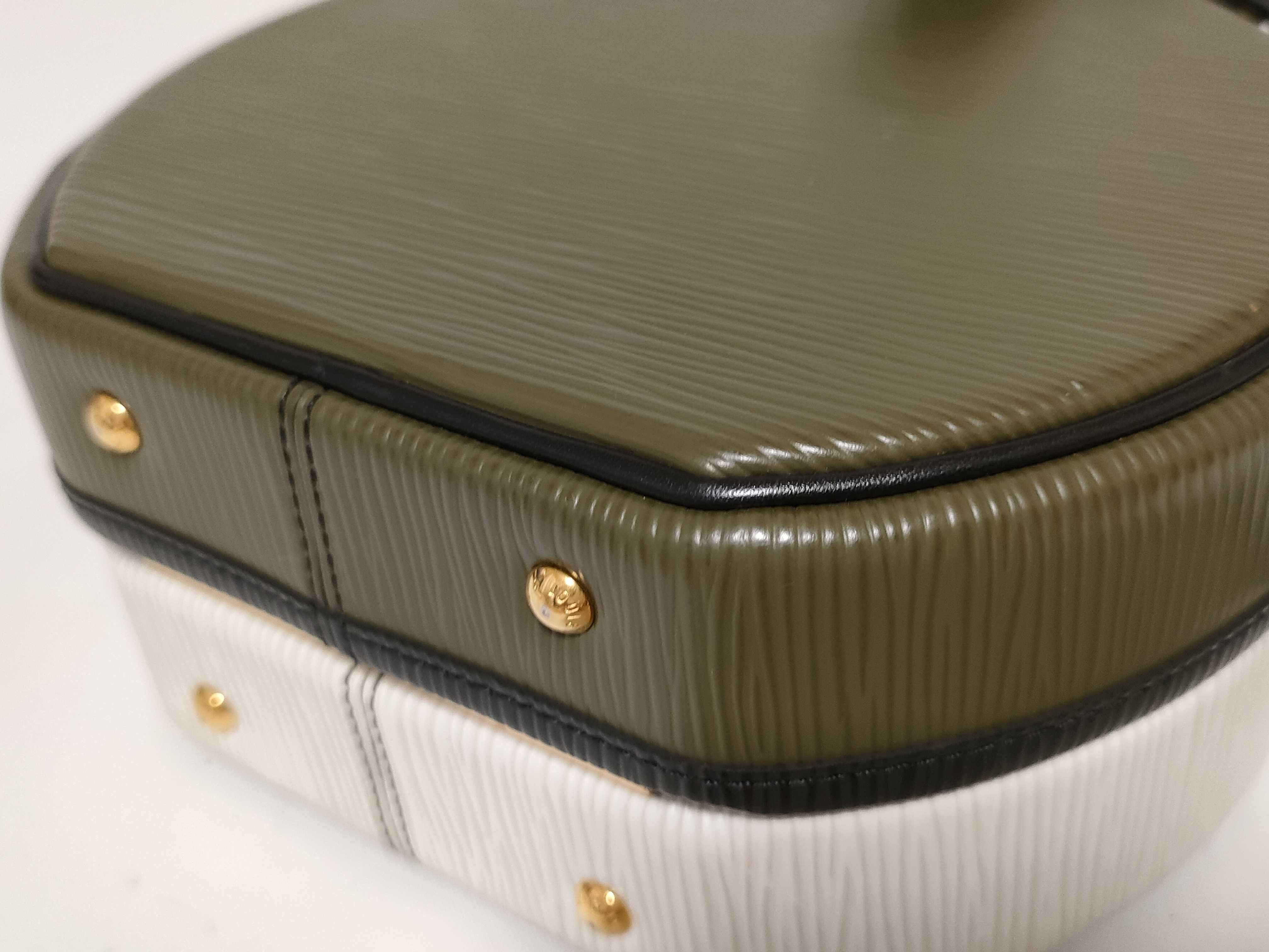 Epi Boite Chapeau R96001 PL3128 RFID detected handbag — view 6