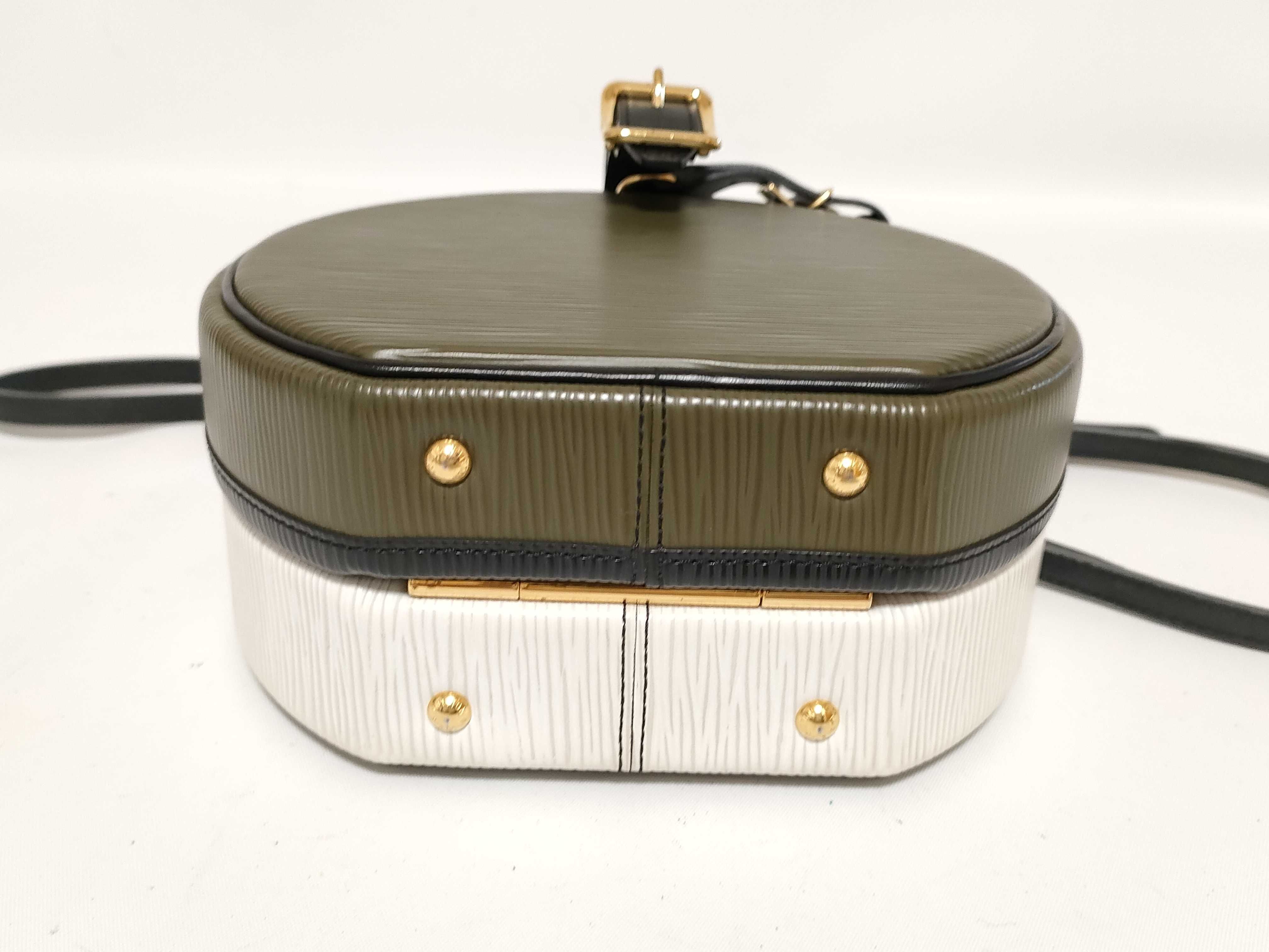 Epi Boite Chapeau R96001 PL3128 RFID detected handbag — view 7