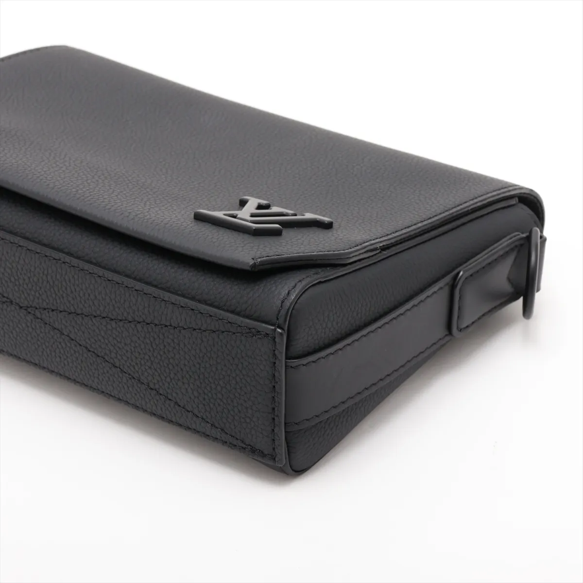 LV Aerogram Takeoff Messenger M24769 Black (RFID detected) — view 3