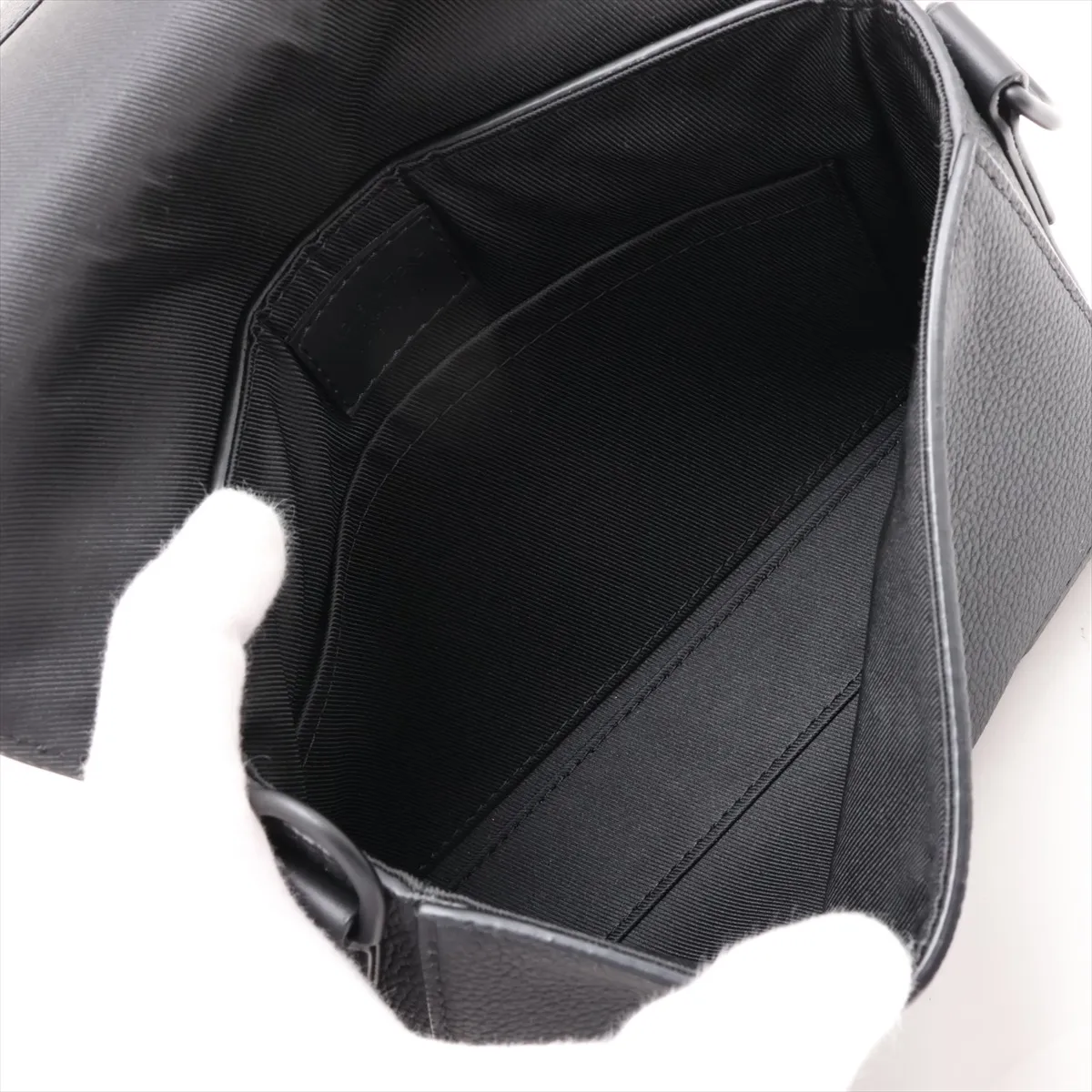 LV Aerogram Takeoff Messenger M24769 Black (RFID detected) — view 6
