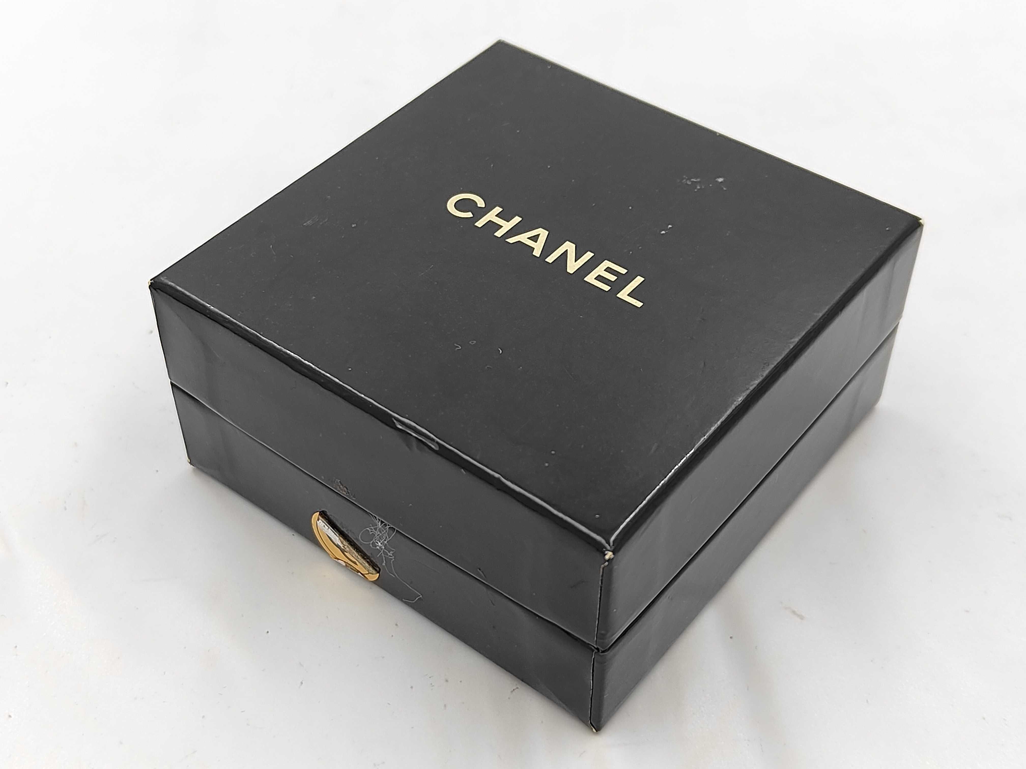 necklace with box, Sunburst design. — view 10