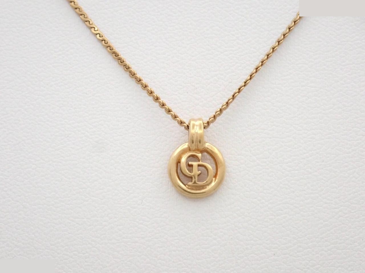 Necklace, chain approximately 38cm
