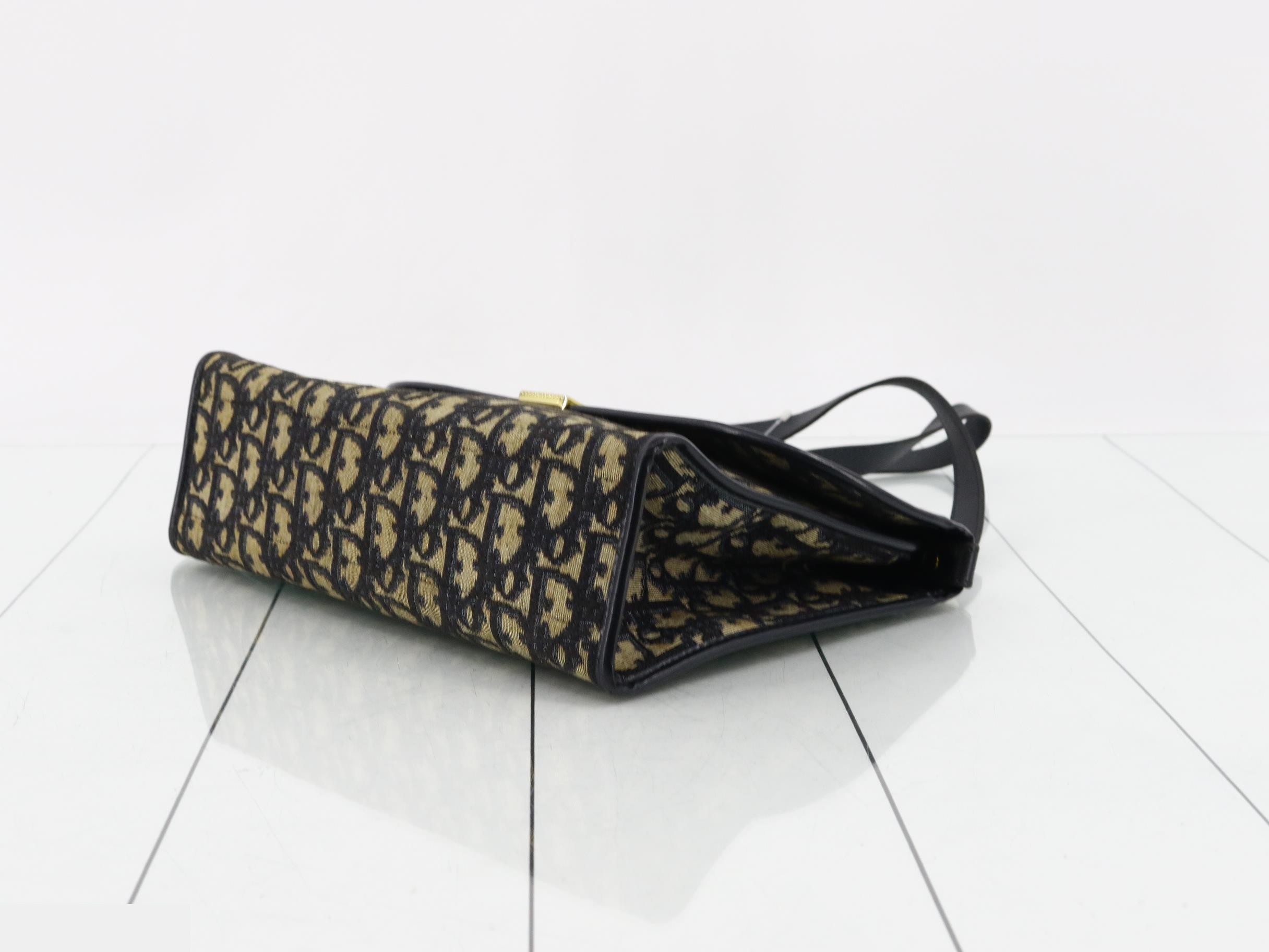 Trotter (bag) - Shoulder bag — view 6