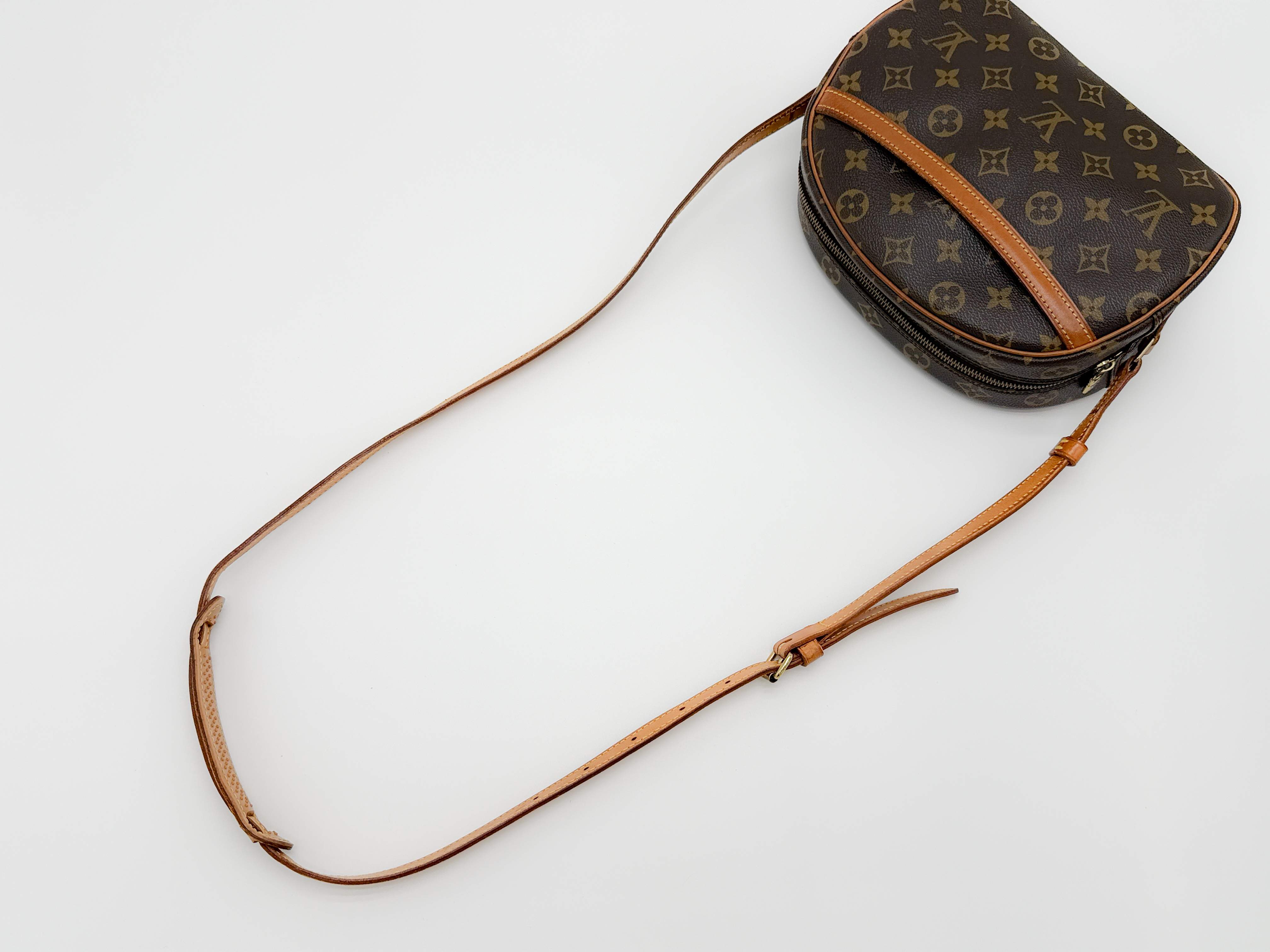Monogram M51221 Blois Shoulder Bag (No stickiness) — view 3