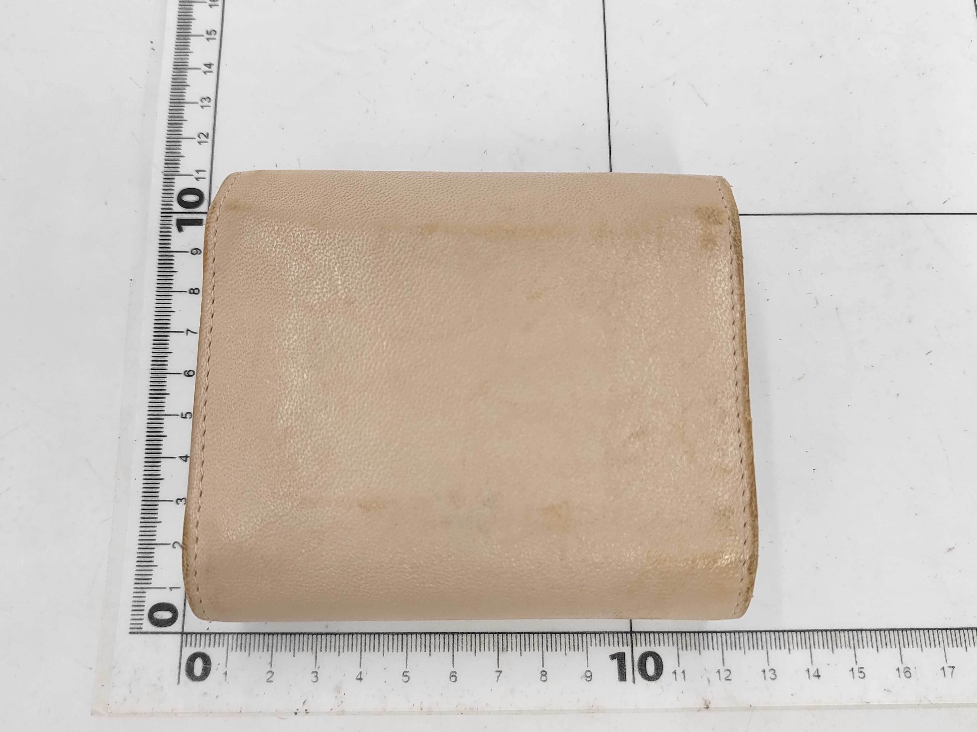 Tri-fold Compact Wallet. Accessories: Box, Guarantee Card. — view 2