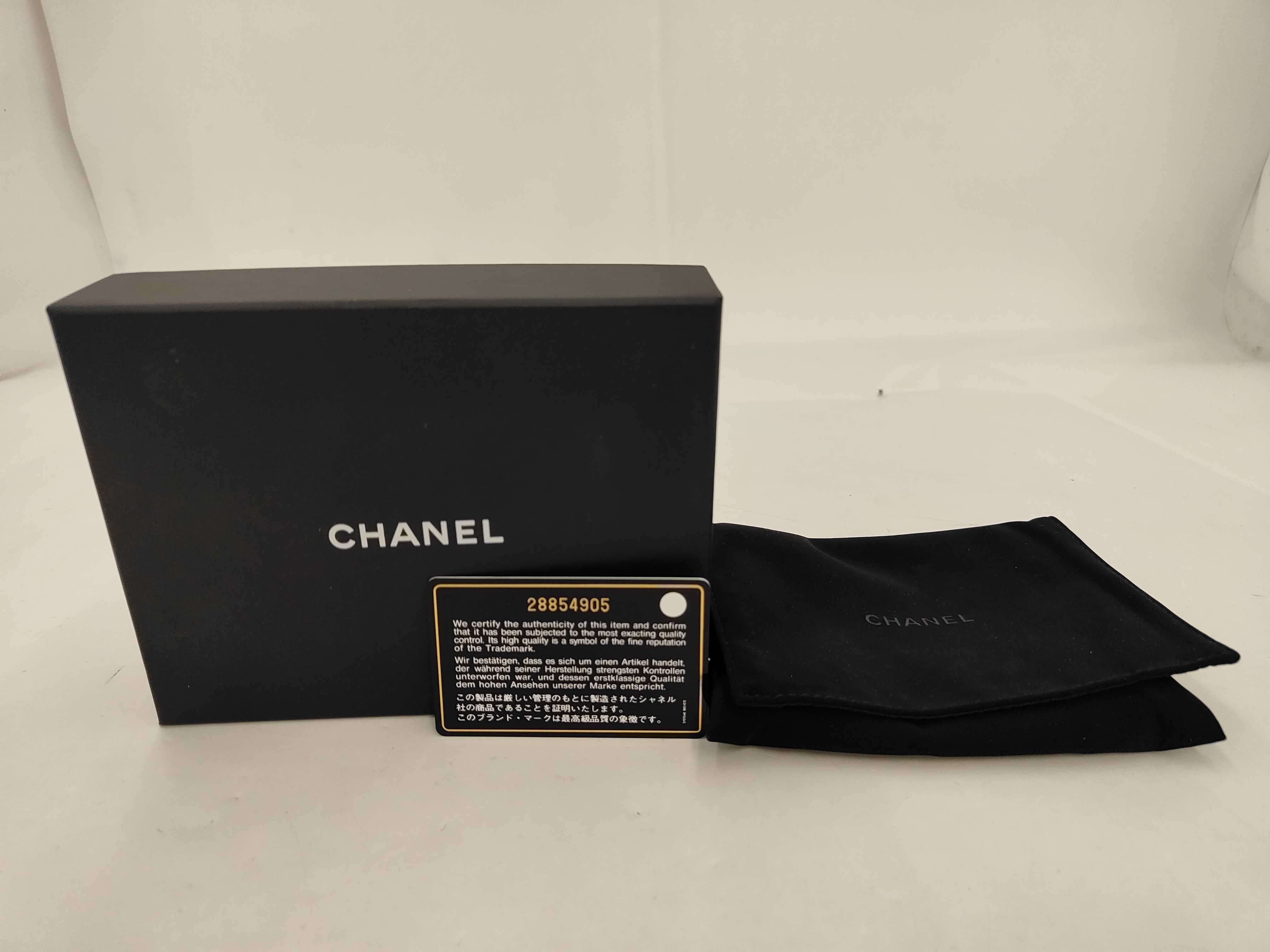 Tri-fold Compact Wallet. Accessories: Box, Guarantee Card. — view 13