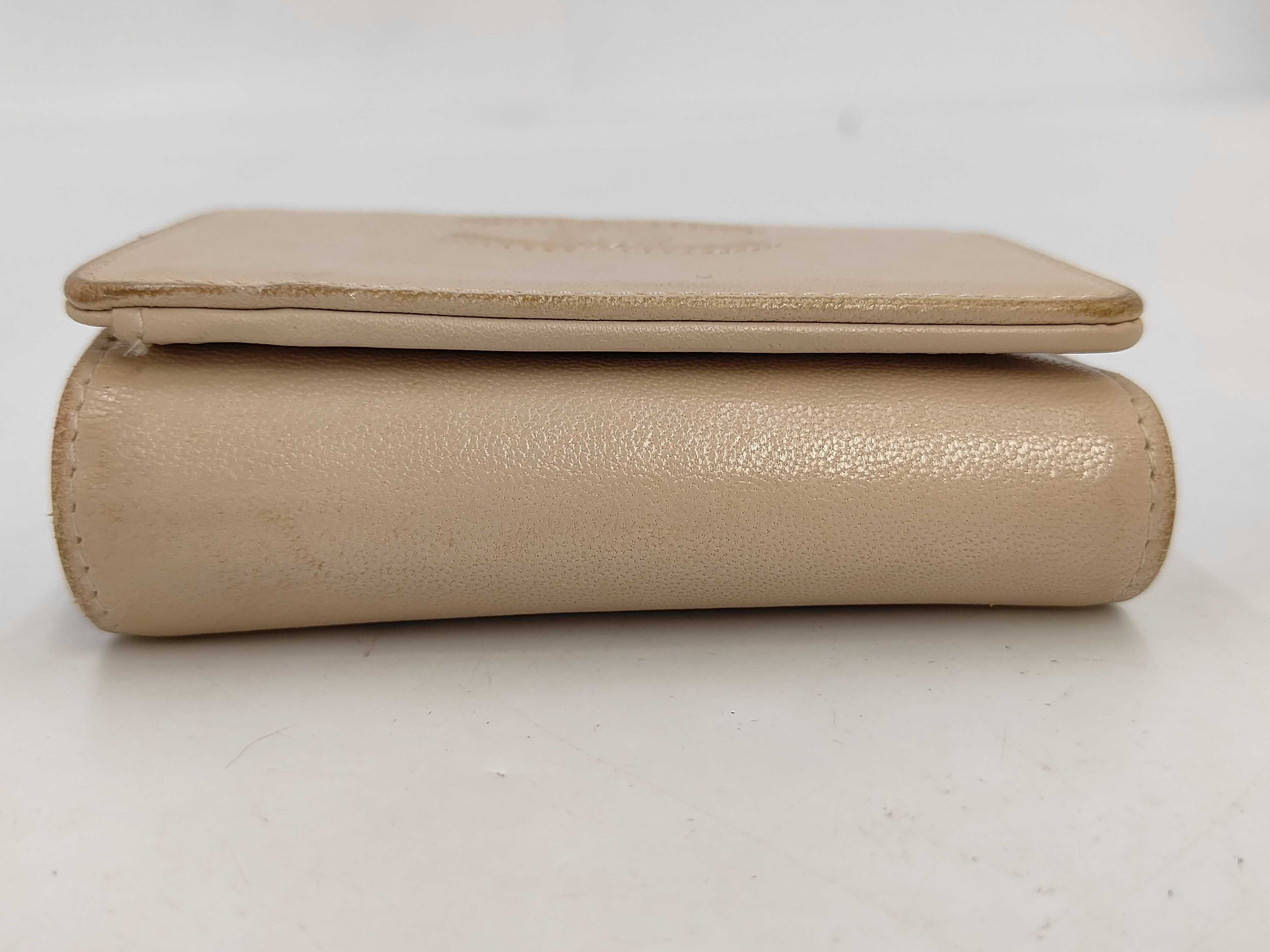 Tri-fold Compact Wallet. Accessories: Box, Guarantee Card. — view 3