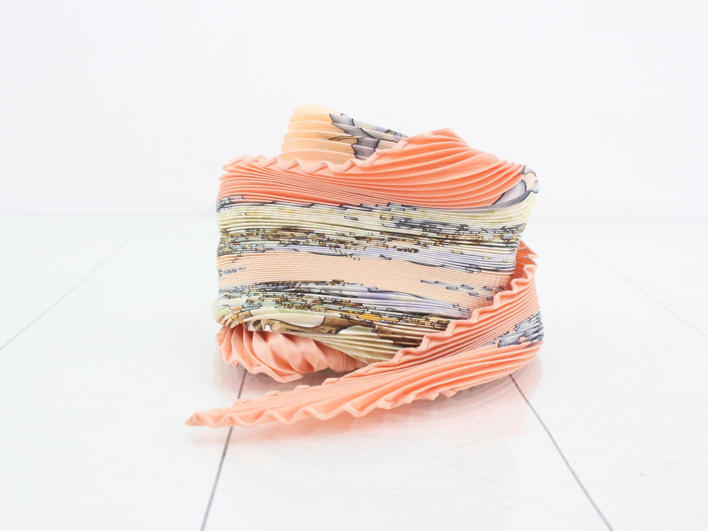 Pleated scarf with tag — view 2